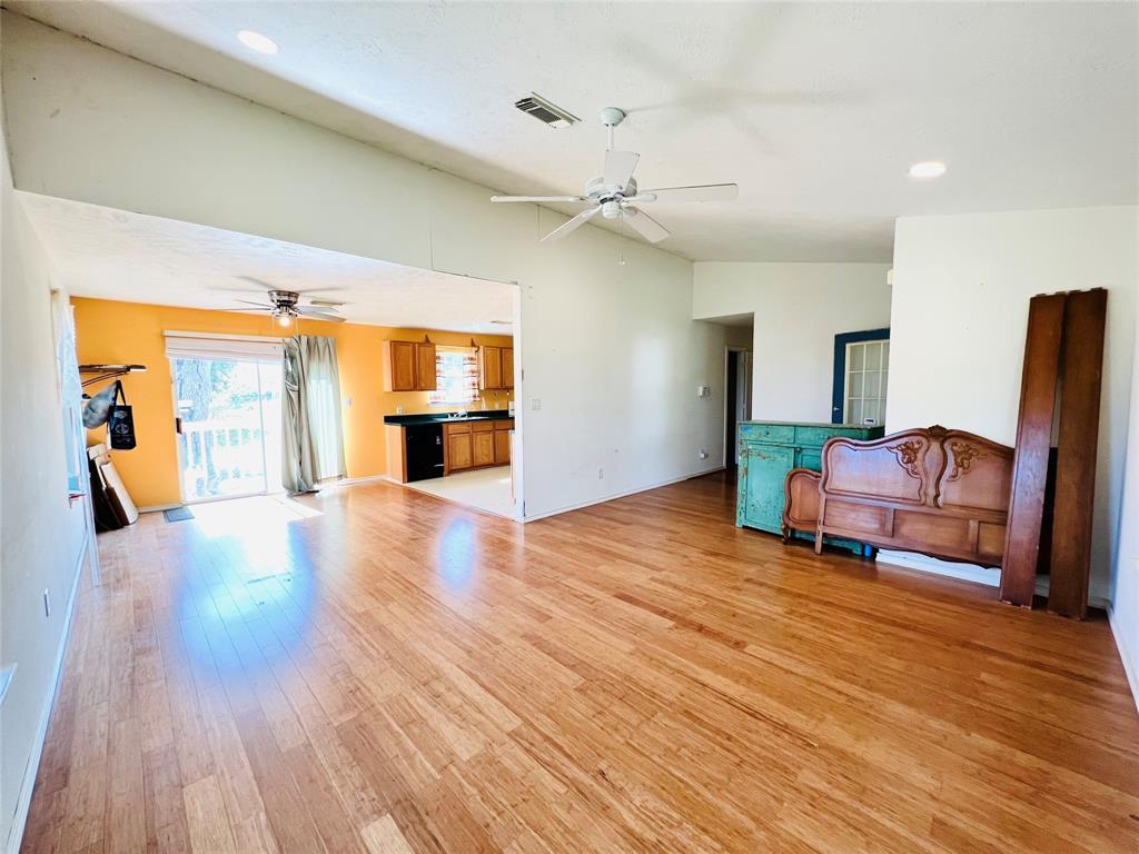 2105 W Gillis Ave, Cameron, TX 76520