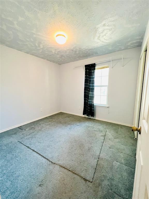 2105 W Gillis Ave, Cameron, TX 76520