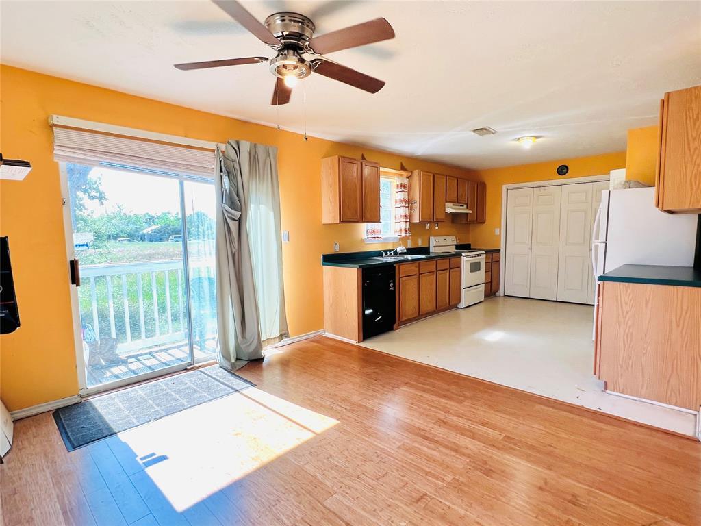 2105 W Gillis Ave, Cameron, TX 76520