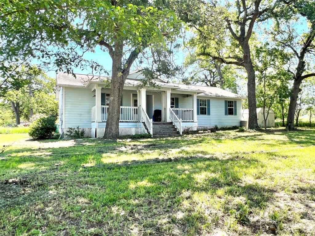 2105 W Gillis Ave, Cameron, TX 76520
