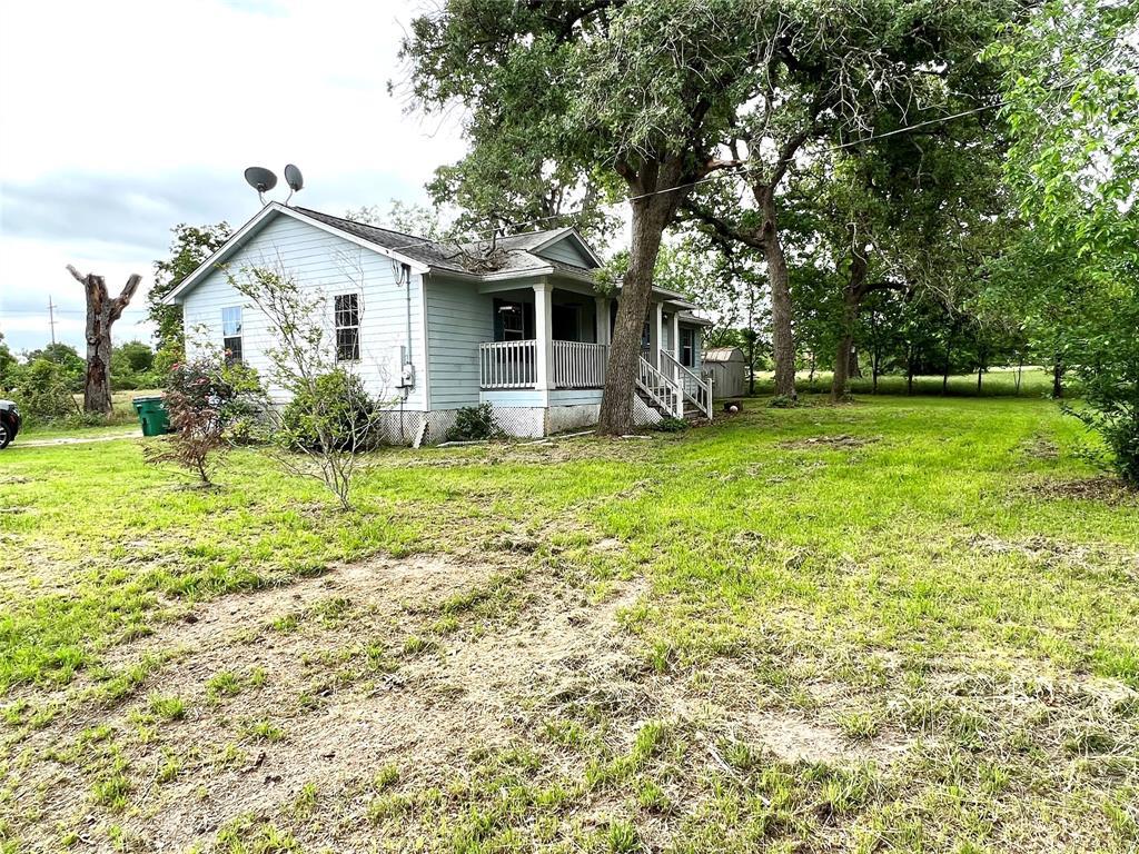 2105 W Gillis Ave, Cameron, TX 76520