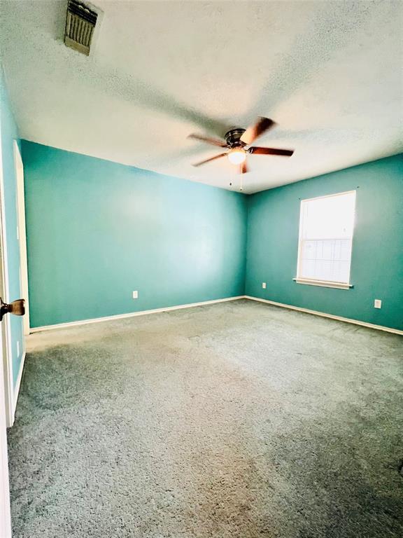 2105 W Gillis Ave, Cameron, TX 76520