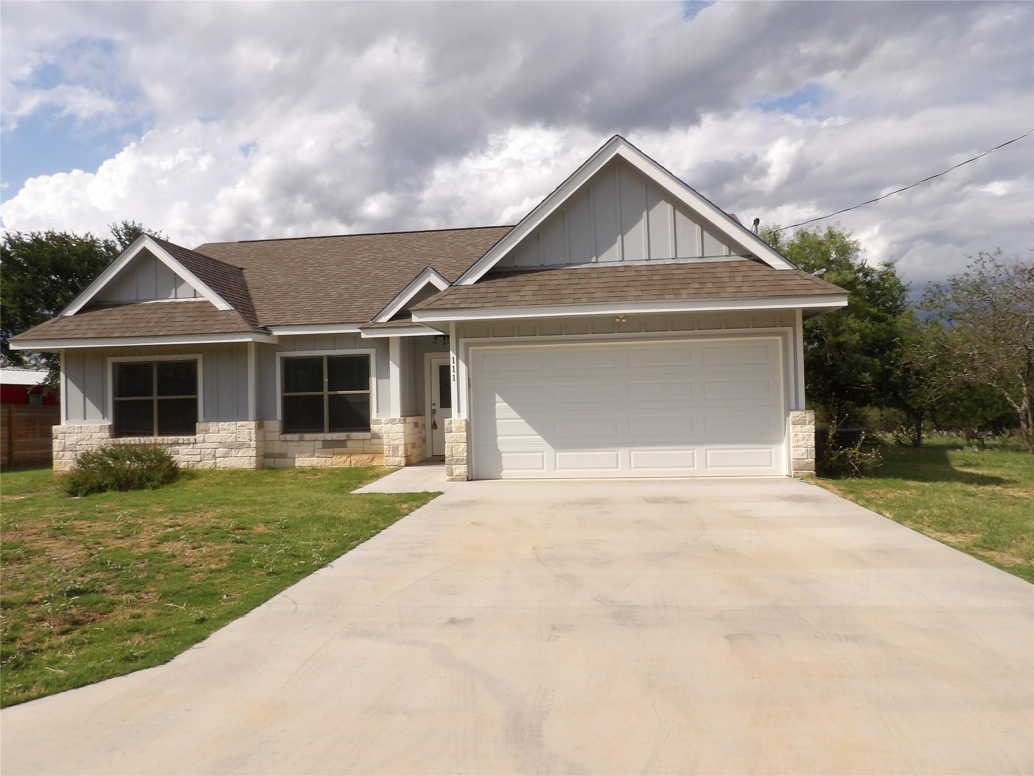 111 E Mesquite Dr, Granite Shoals, TX 78654
