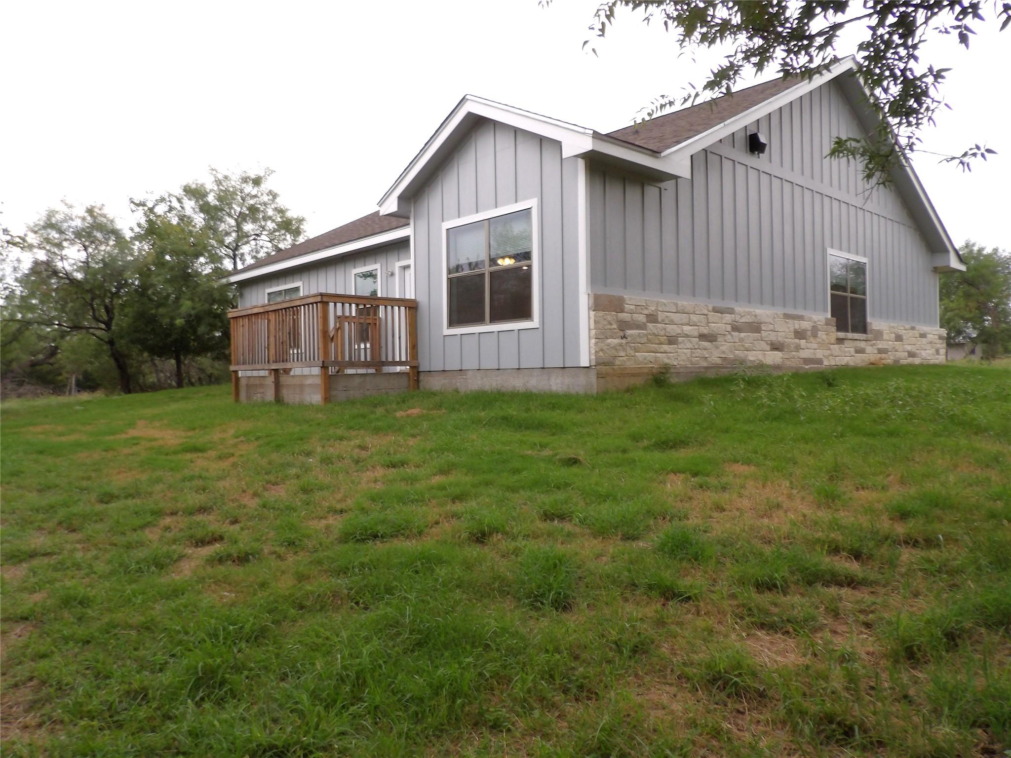 111 E Mesquite Dr, Granite Shoals, TX 78654