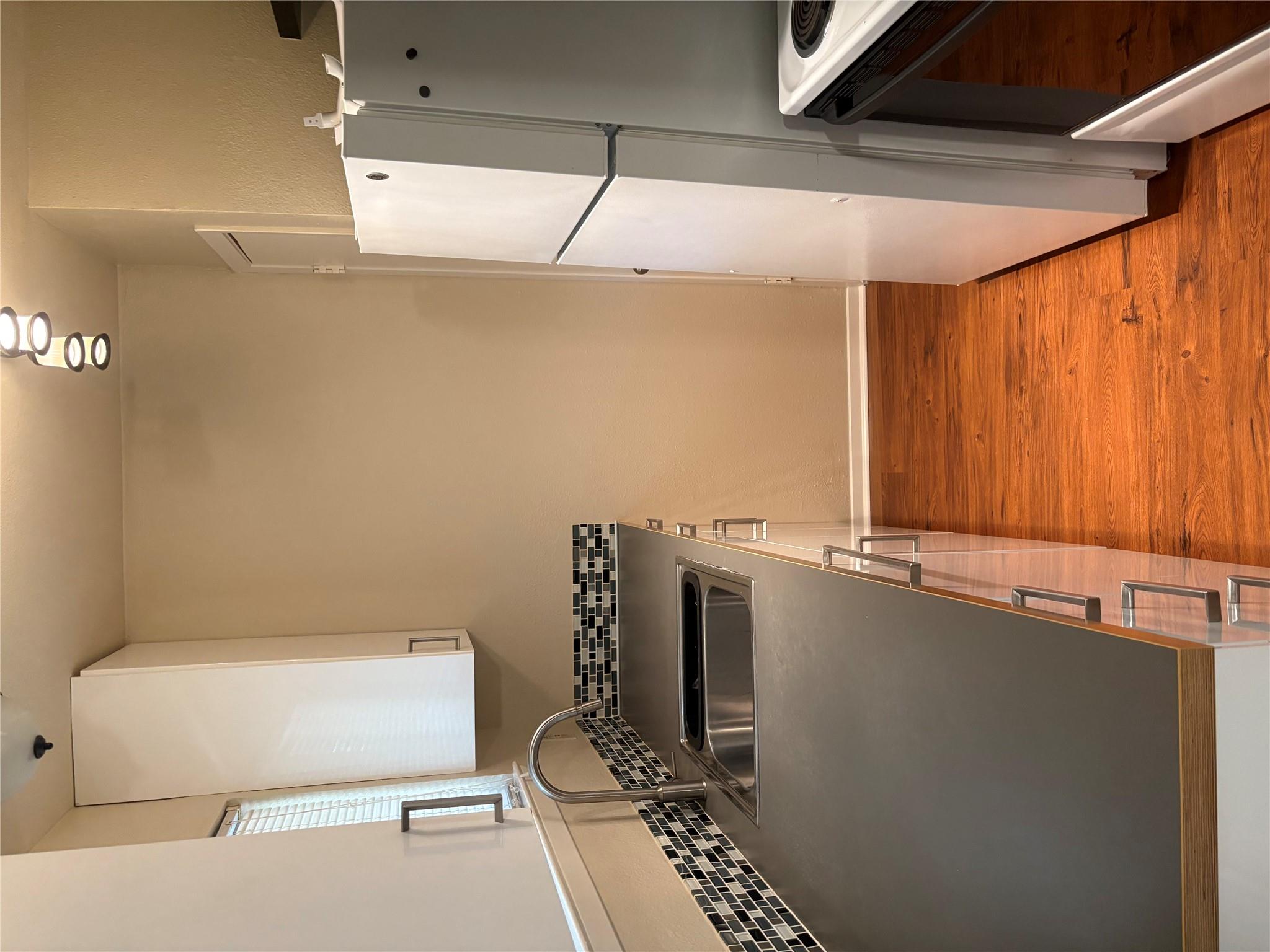 1514 Parker Ln # 104, Austin, TX 78741