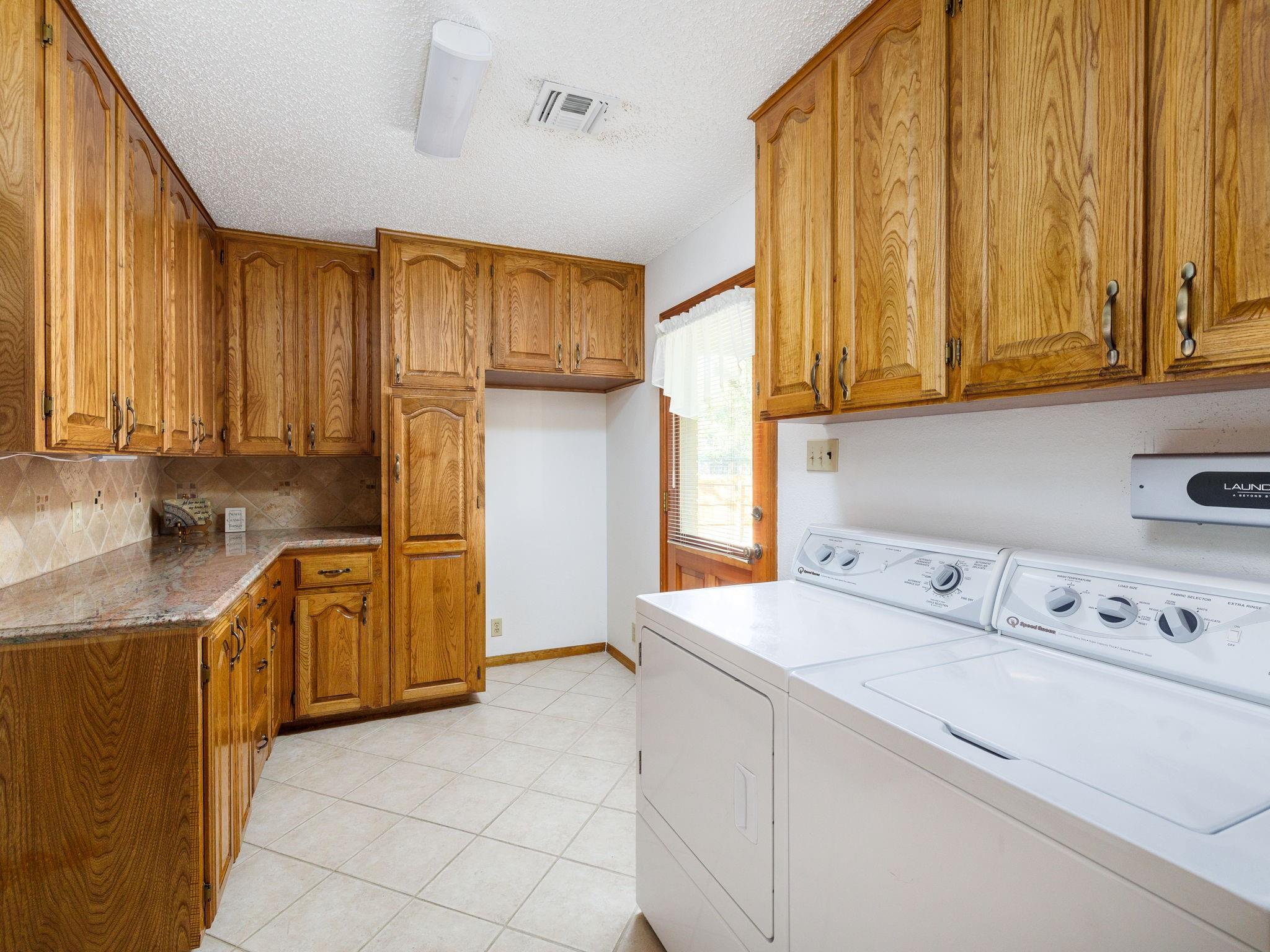 704 Enfield Rd, Rockdale, TX 76567