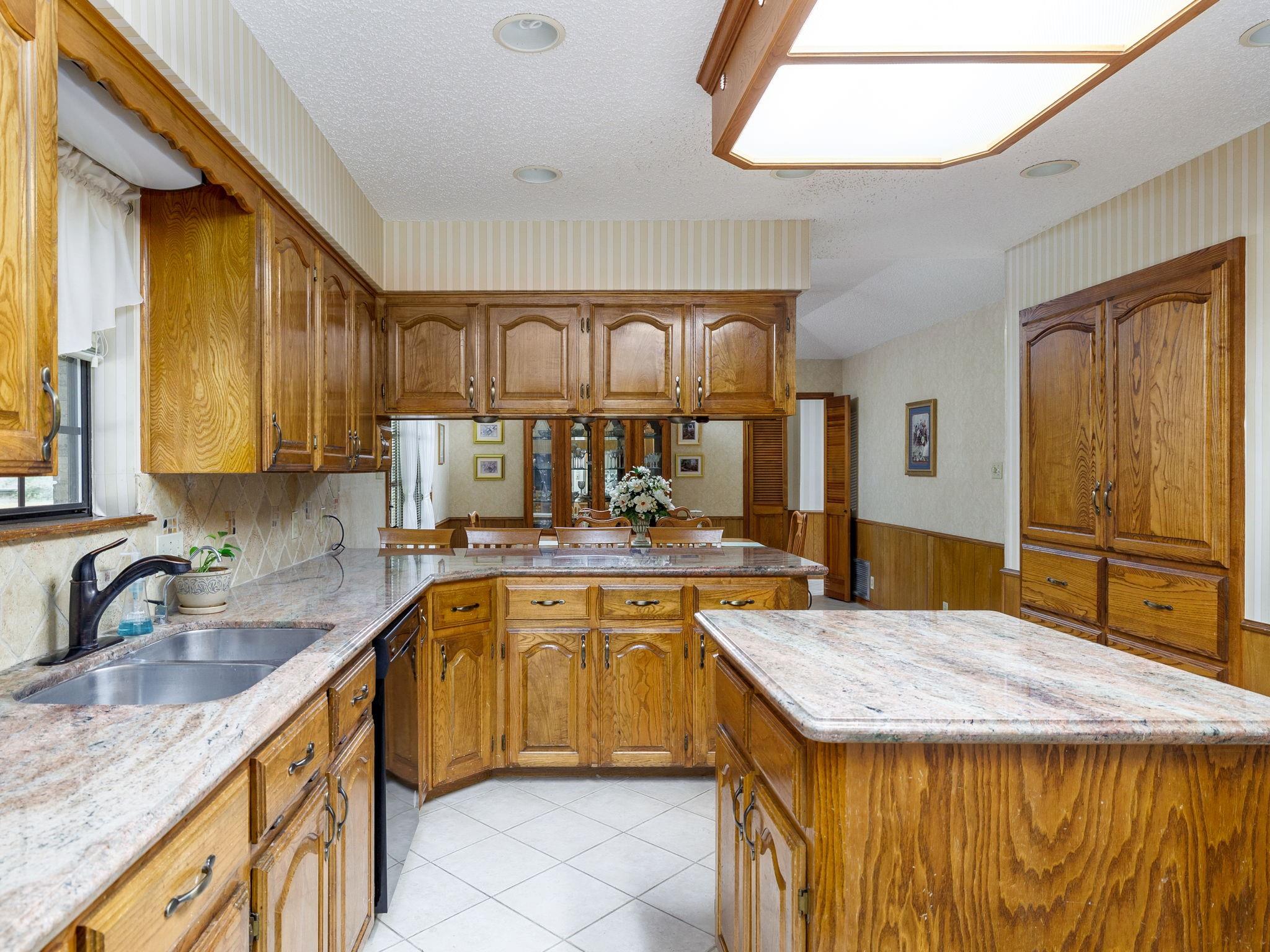 704 Enfield Rd, Rockdale, TX 76567