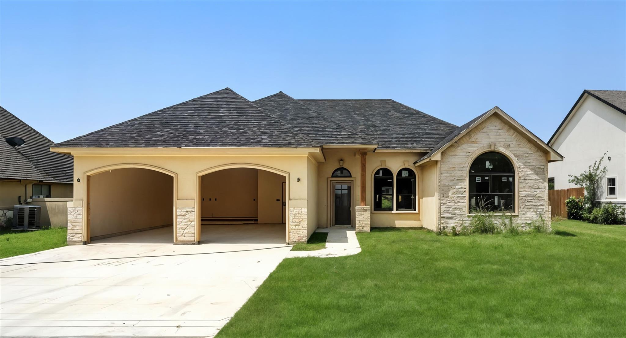 301 Live Oak St, Gonzales, TX 78629