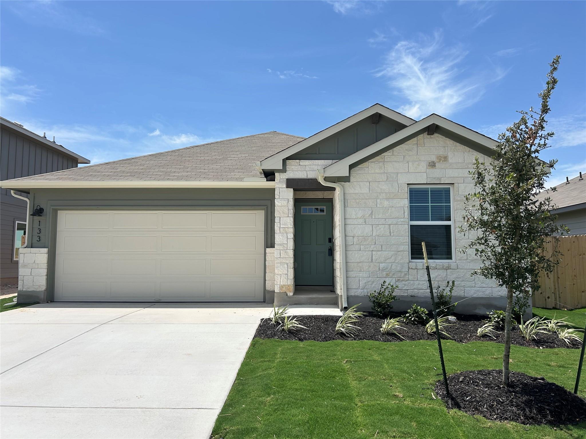 133 Honey Bee Rd, Jarrell, TX 76537