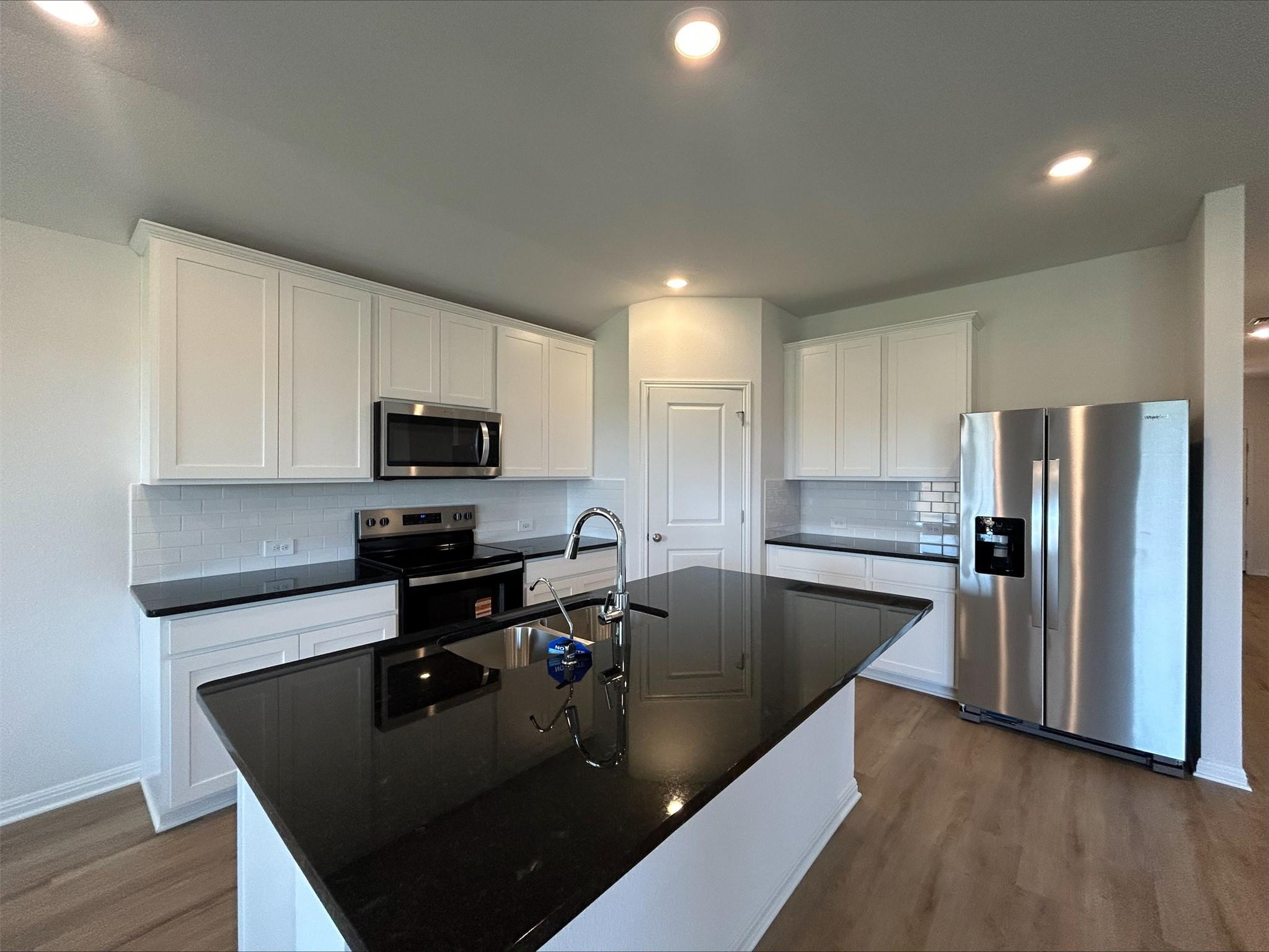 137 Honey Bee Rd, Jarrell, TX 76537