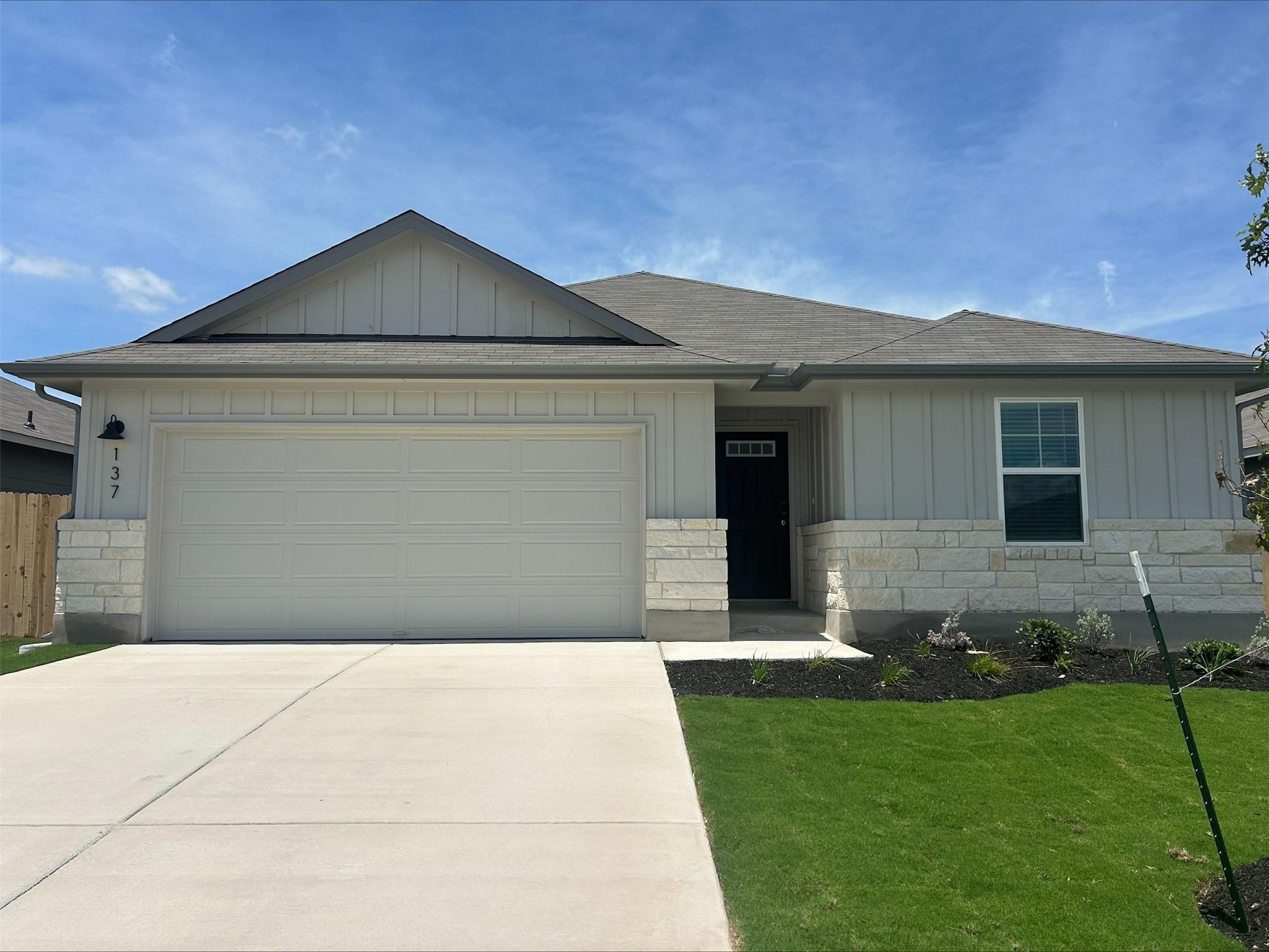 137 Honey Bee Rd, Jarrell, TX 76537