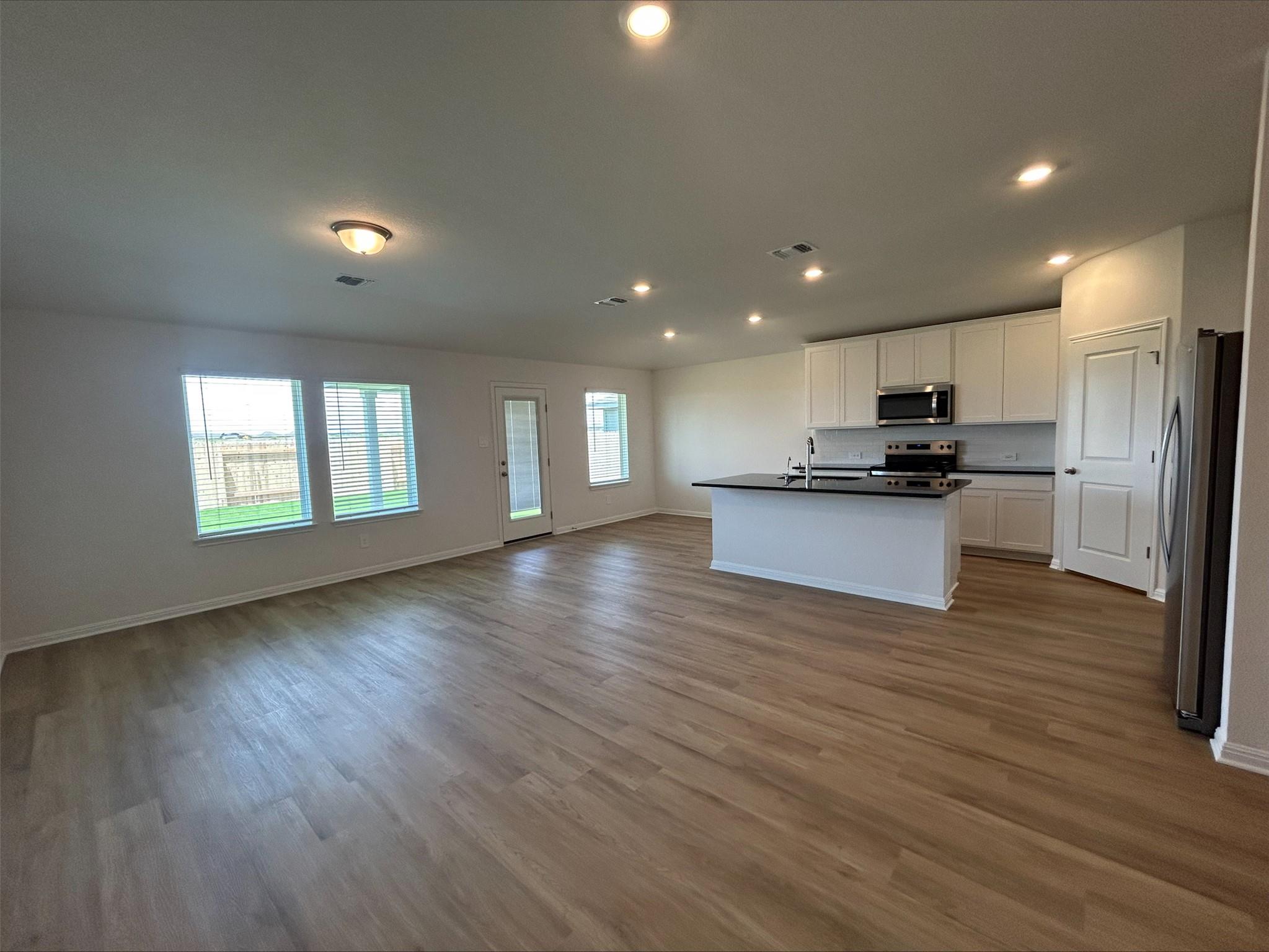 137 Honey Bee Rd, Jarrell, TX 76537