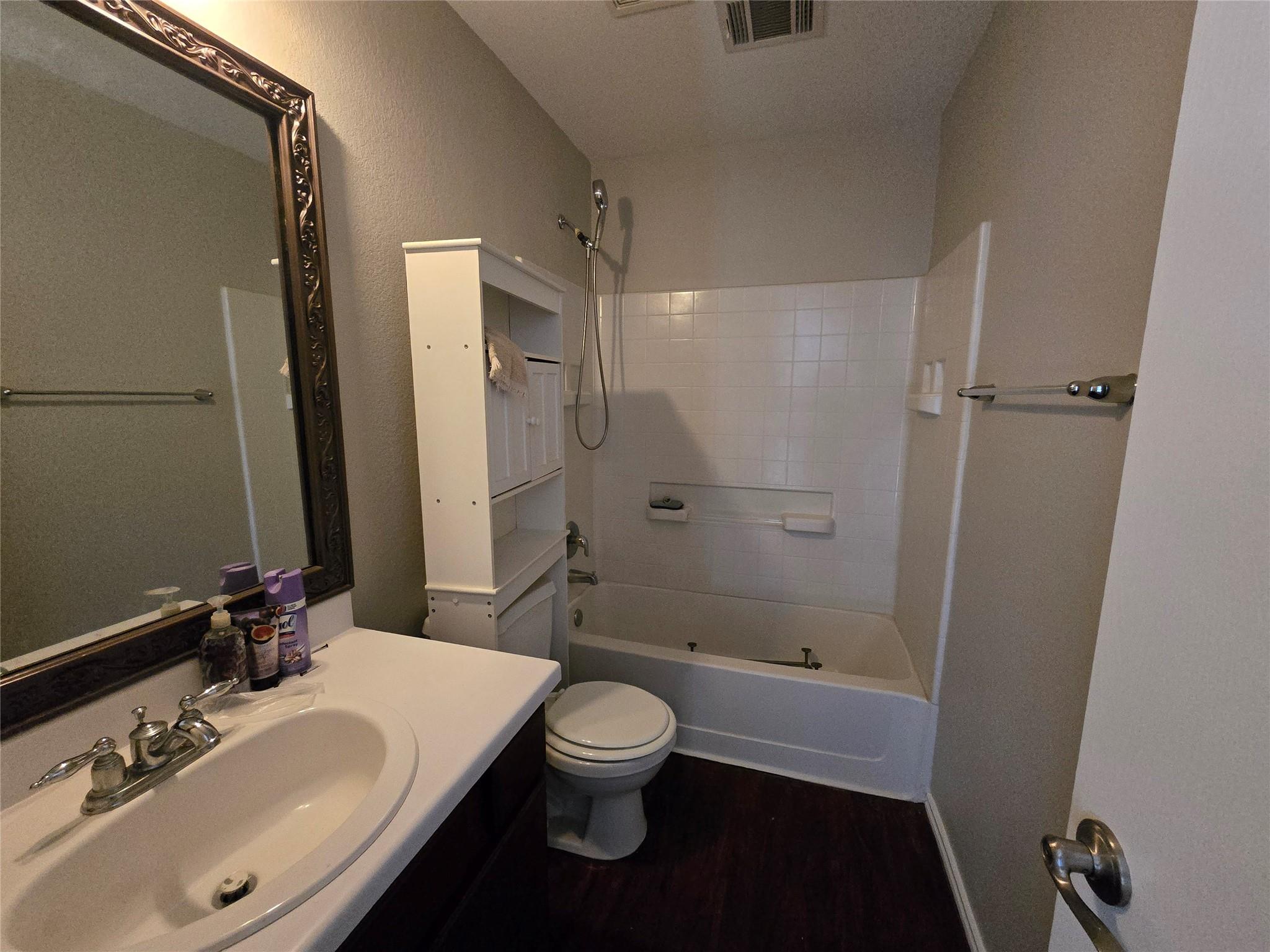 203 Wiley St, Hutto, TX 78634