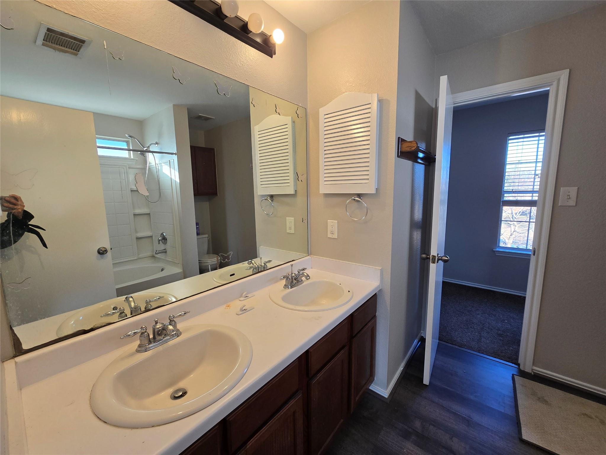 203 Wiley St, Hutto, TX 78634