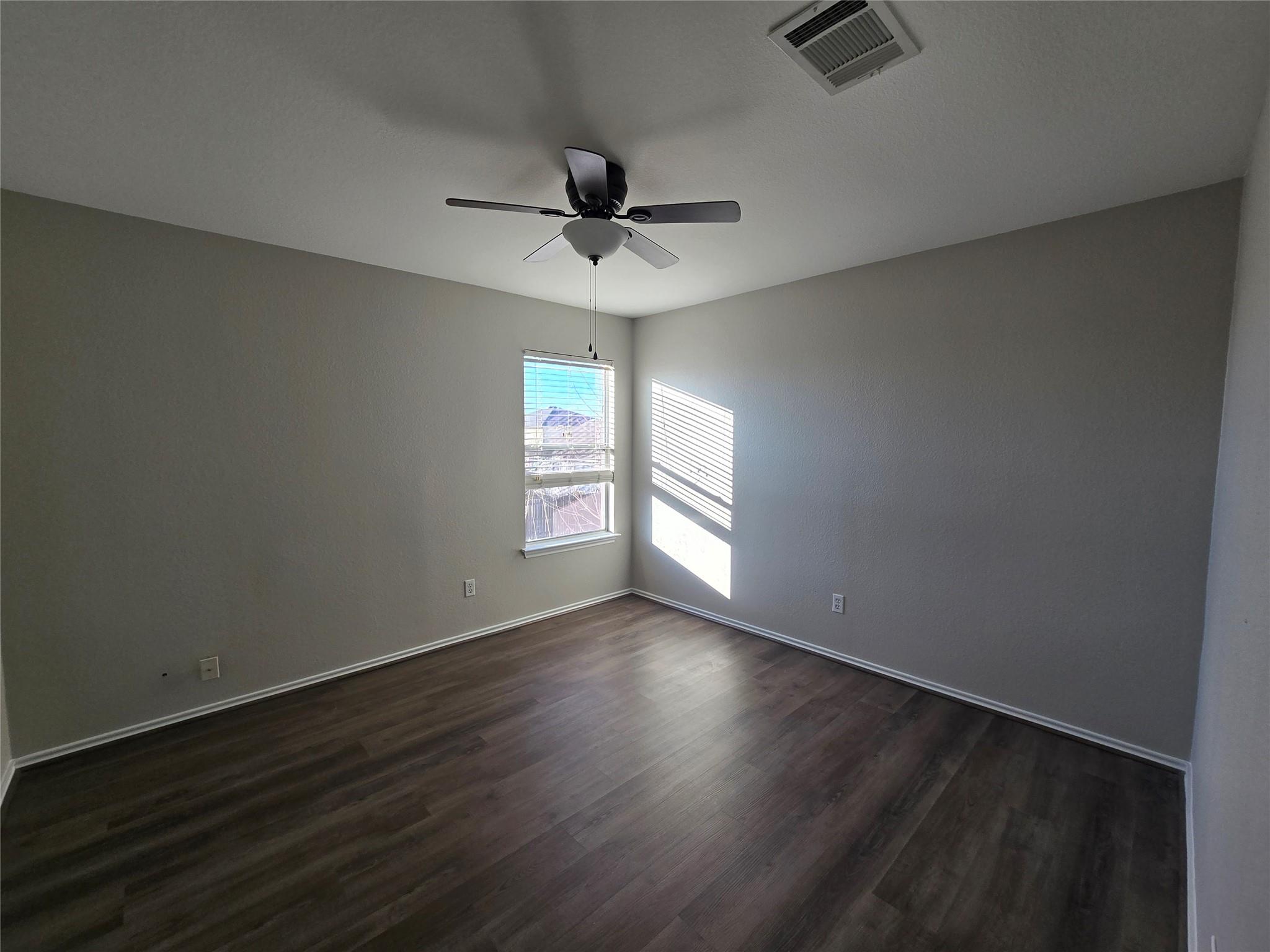 203 Wiley St, Hutto, TX 78634