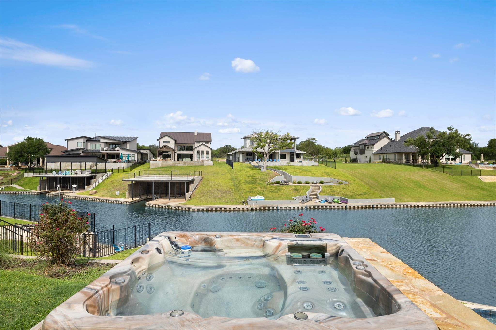 186 Sleepy Oaks Dr, Kingsland, TX 78639