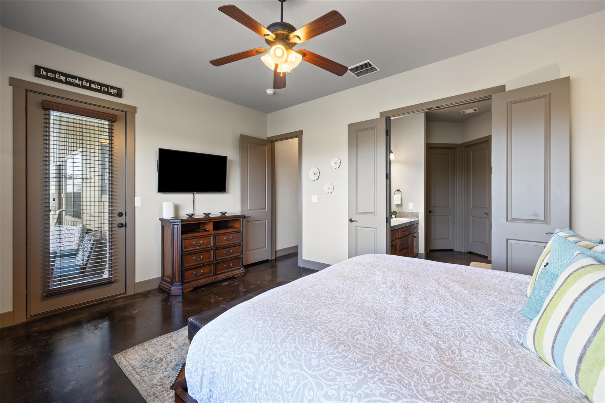 186 Sleepy Oaks Dr, Kingsland, TX 78639