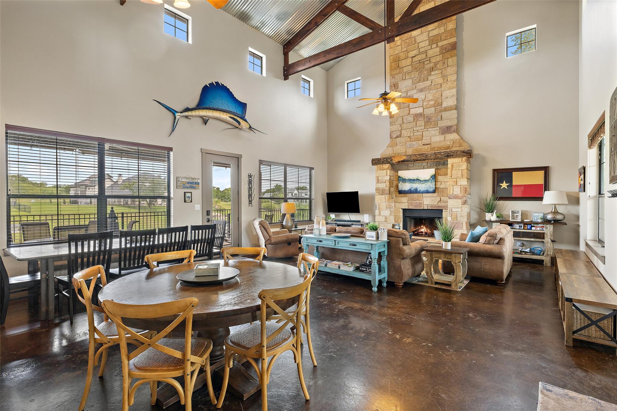 186 Sleepy Oaks Dr, Kingsland, TX 78639