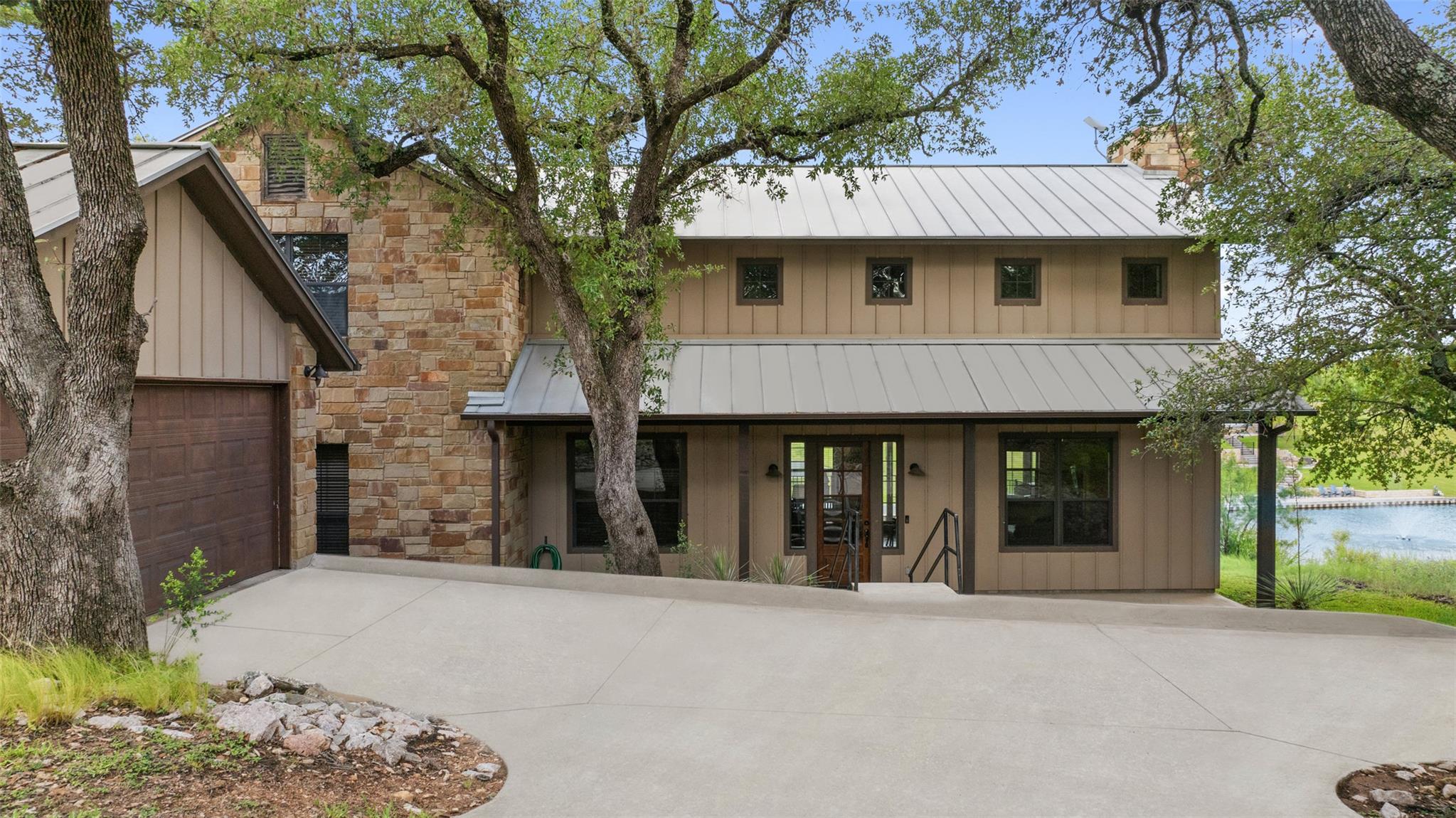 186 Sleepy Oaks Dr, Kingsland, TX 78639