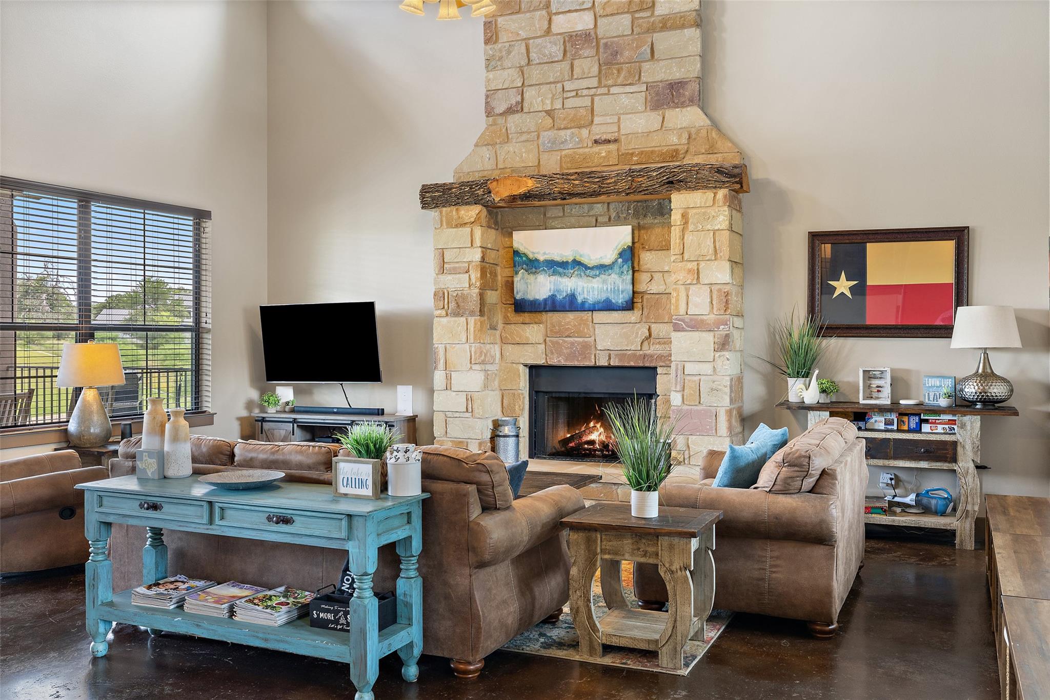 186 Sleepy Oaks Dr, Kingsland, TX 78639