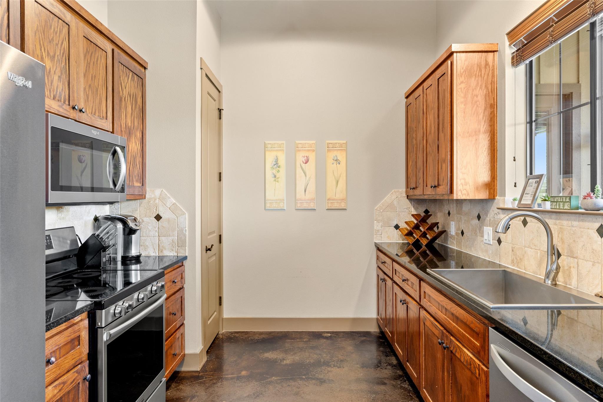 186 Sleepy Oaks Dr, Kingsland, TX 78639