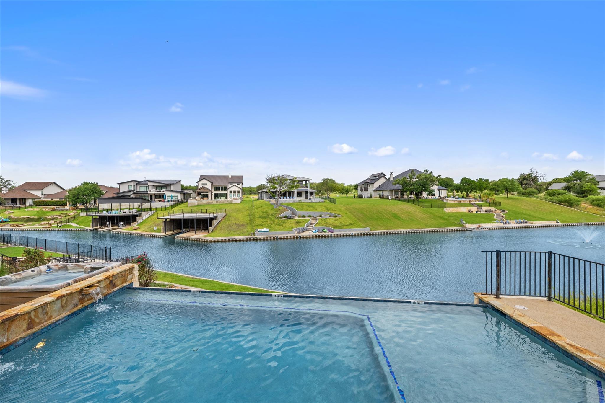 186 Sleepy Oaks Dr, Kingsland, TX 78639