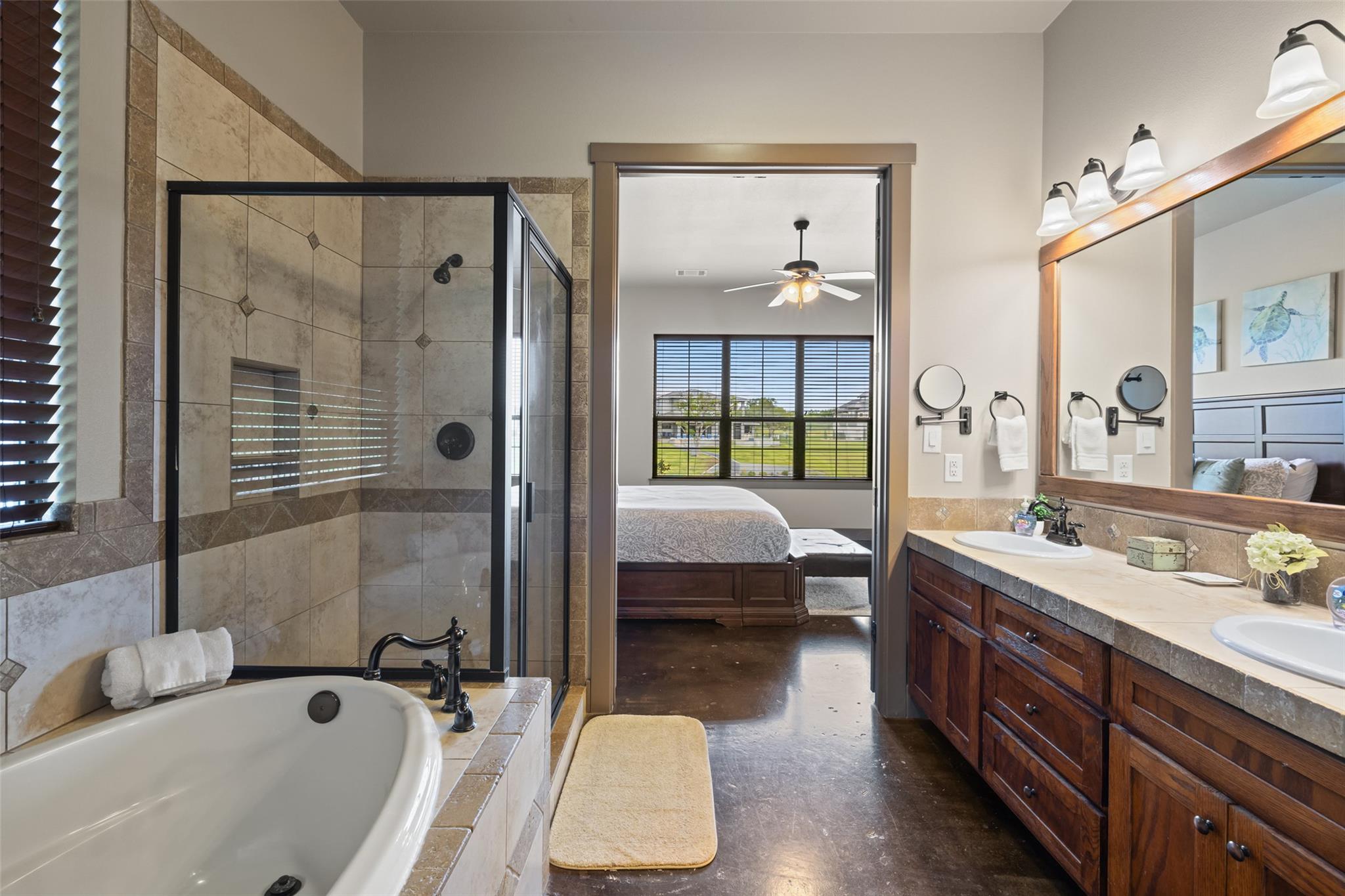 186 Sleepy Oaks Dr, Kingsland, TX 78639