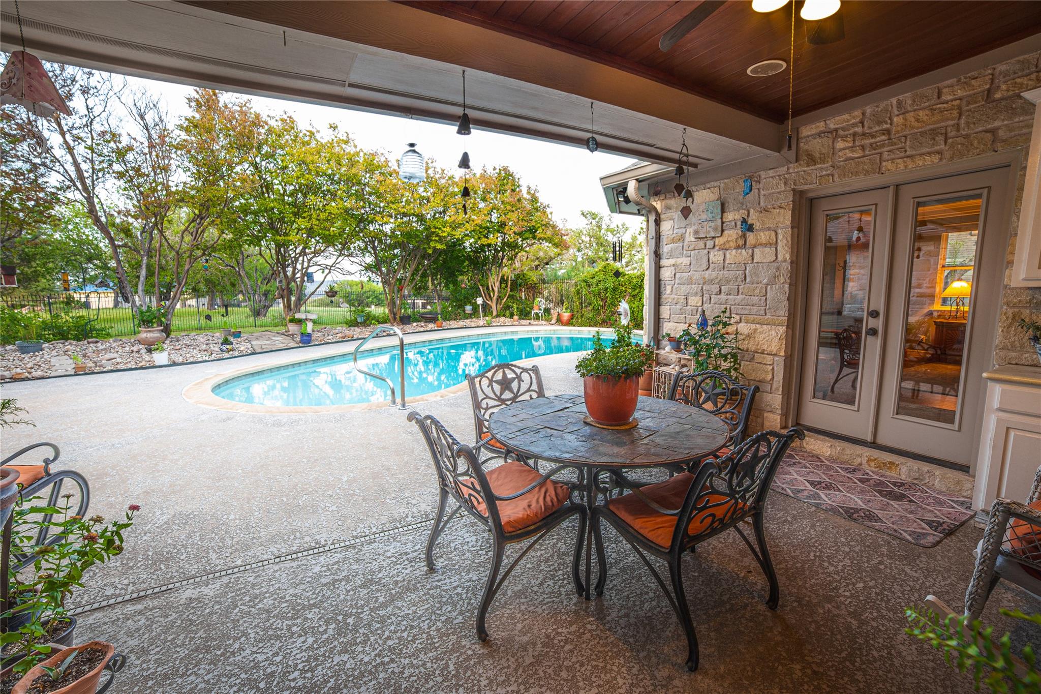 700 Wesley Ridge Dr, Spicewood, TX 78669