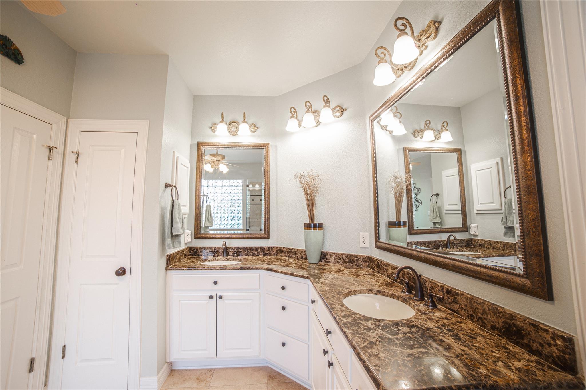 700 Wesley Ridge Dr, Spicewood, TX 78669