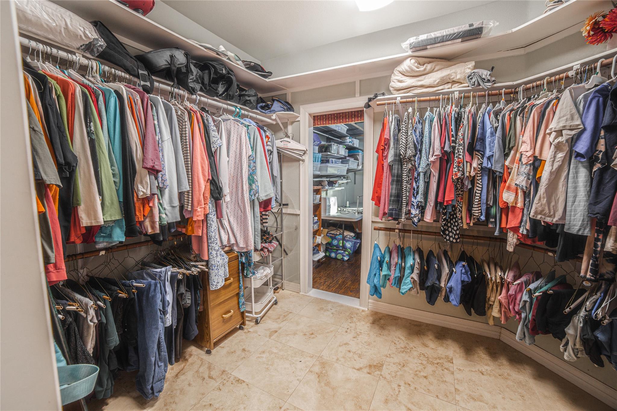 700 Wesley Ridge Dr, Spicewood, TX 78669