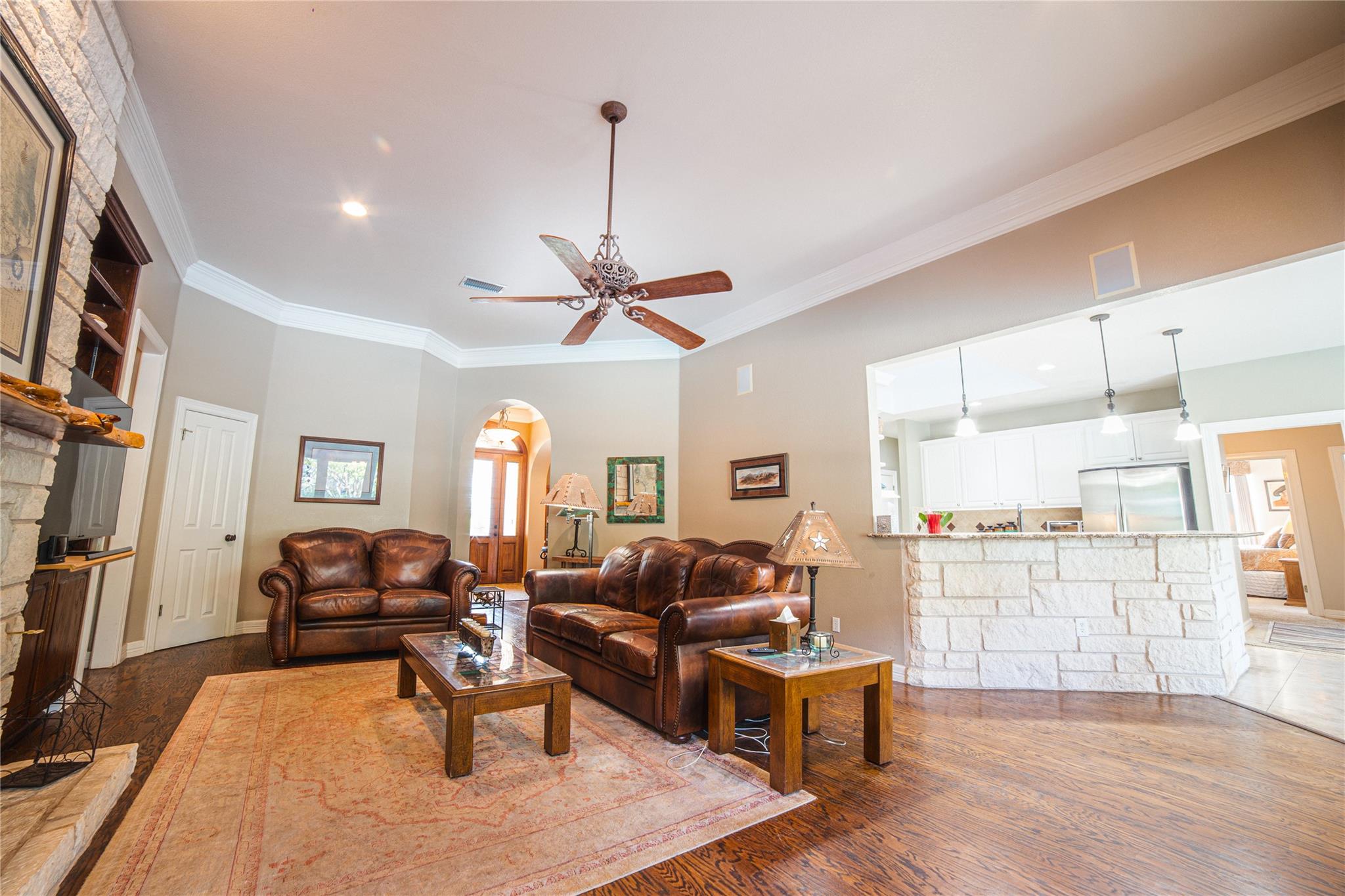 700 Wesley Ridge Dr, Spicewood, TX 78669