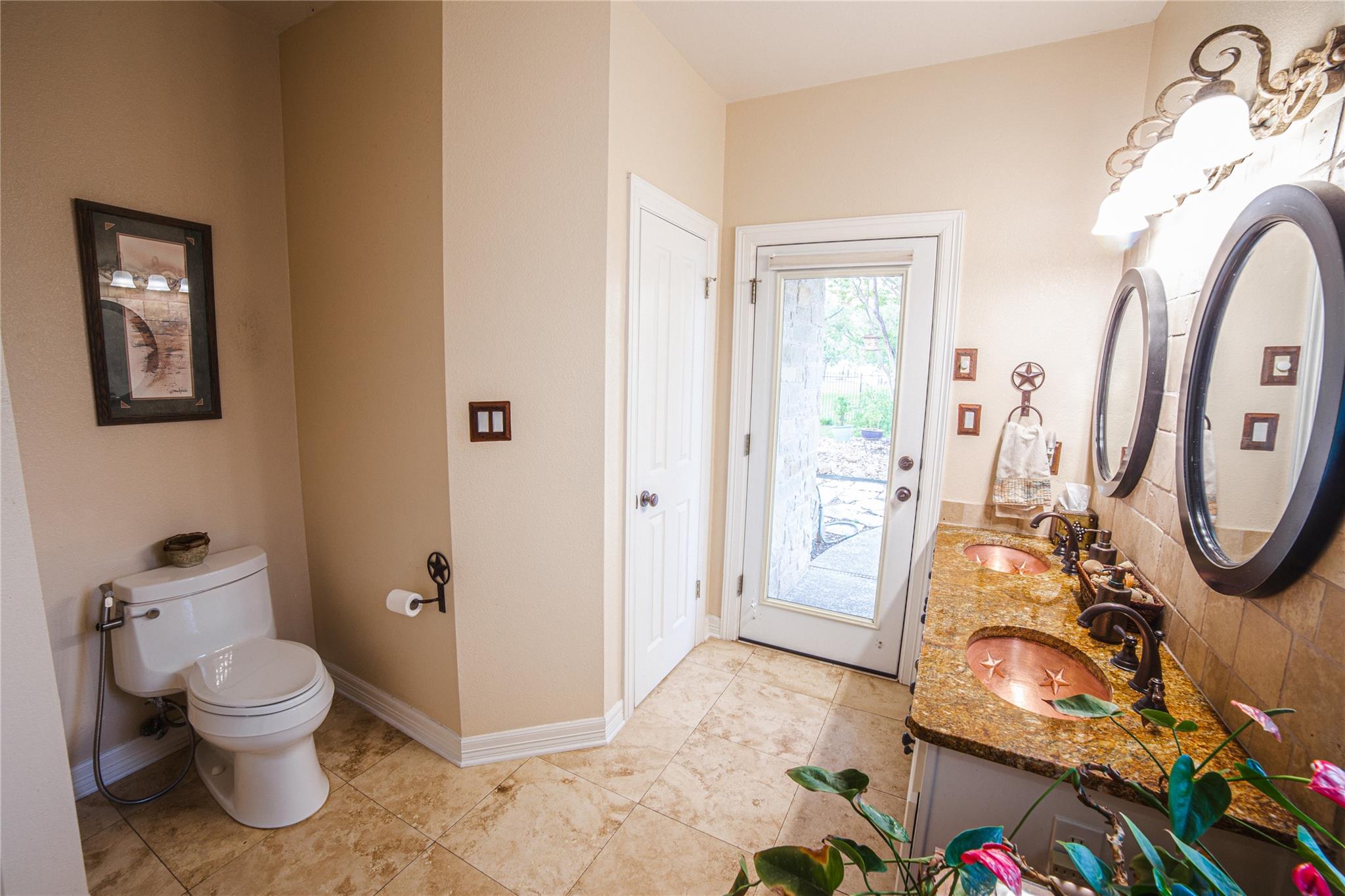 700 Wesley Ridge Dr, Spicewood, TX 78669