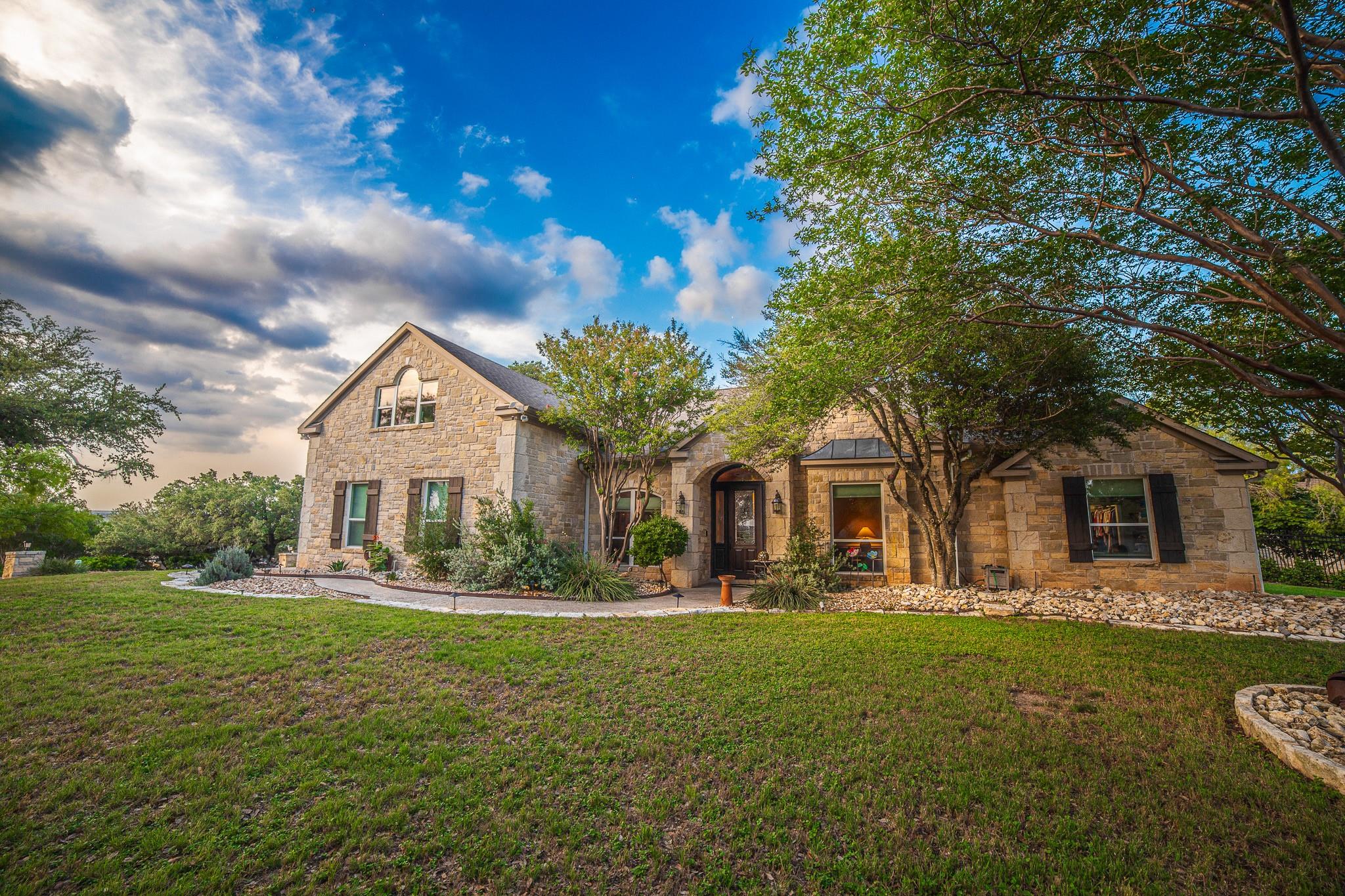 700 Wesley Ridge Dr, Spicewood, TX 78669