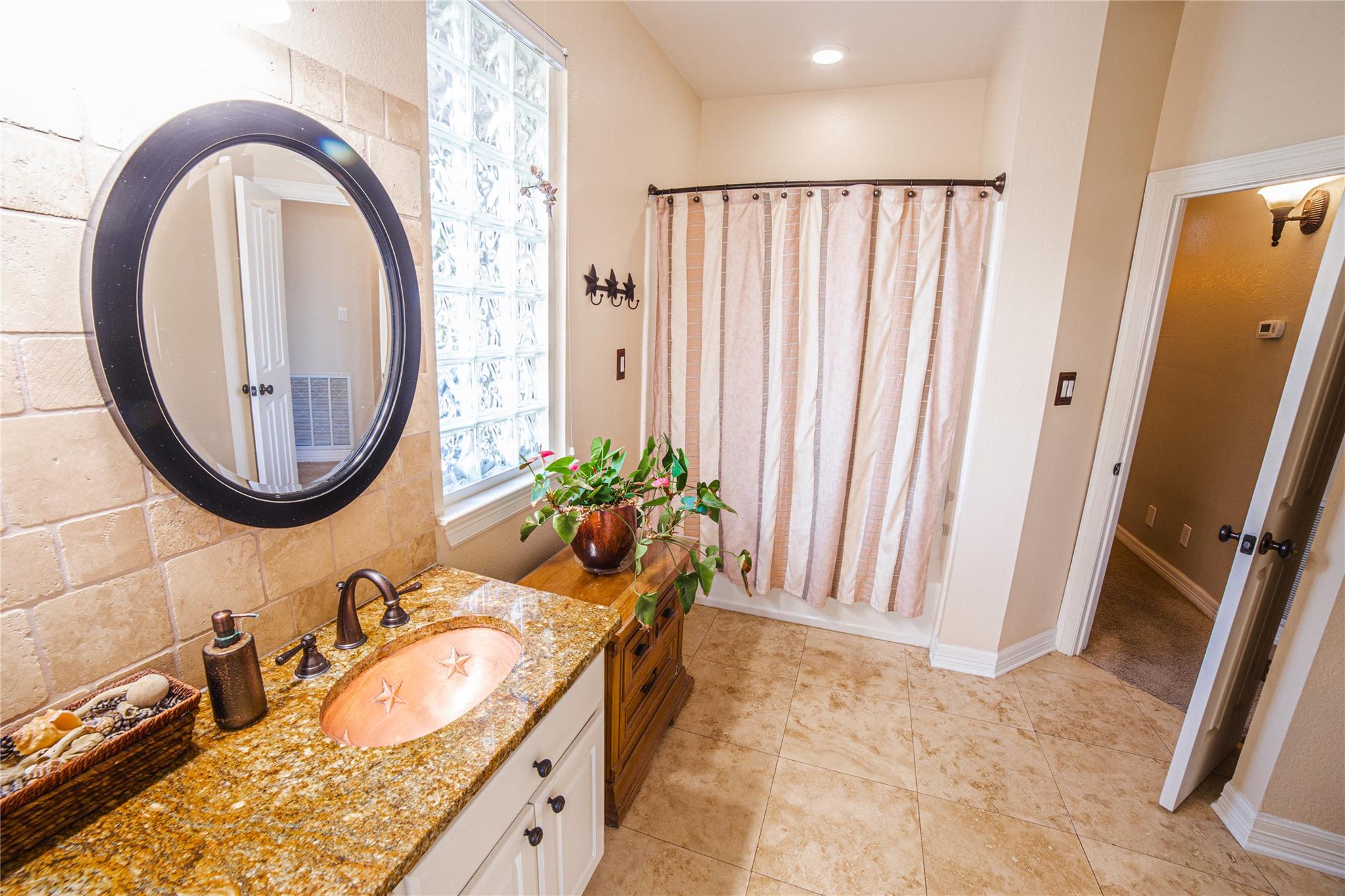 700 Wesley Ridge Dr, Spicewood, TX 78669