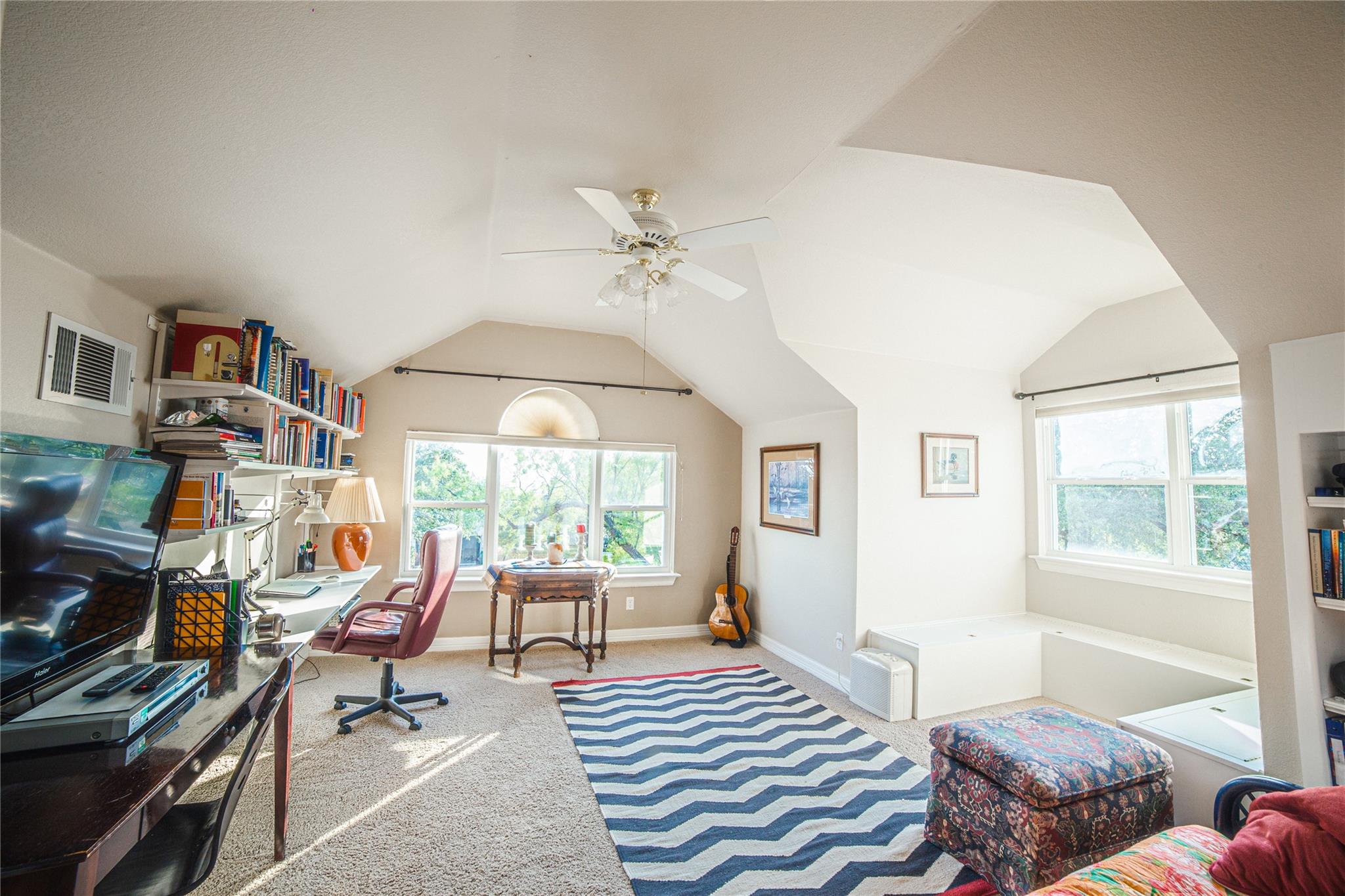 700 Wesley Ridge Dr, Spicewood, TX 78669