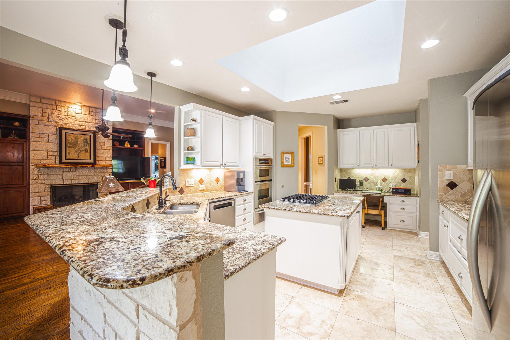 700 Wesley Ridge Dr, Spicewood, TX 78669