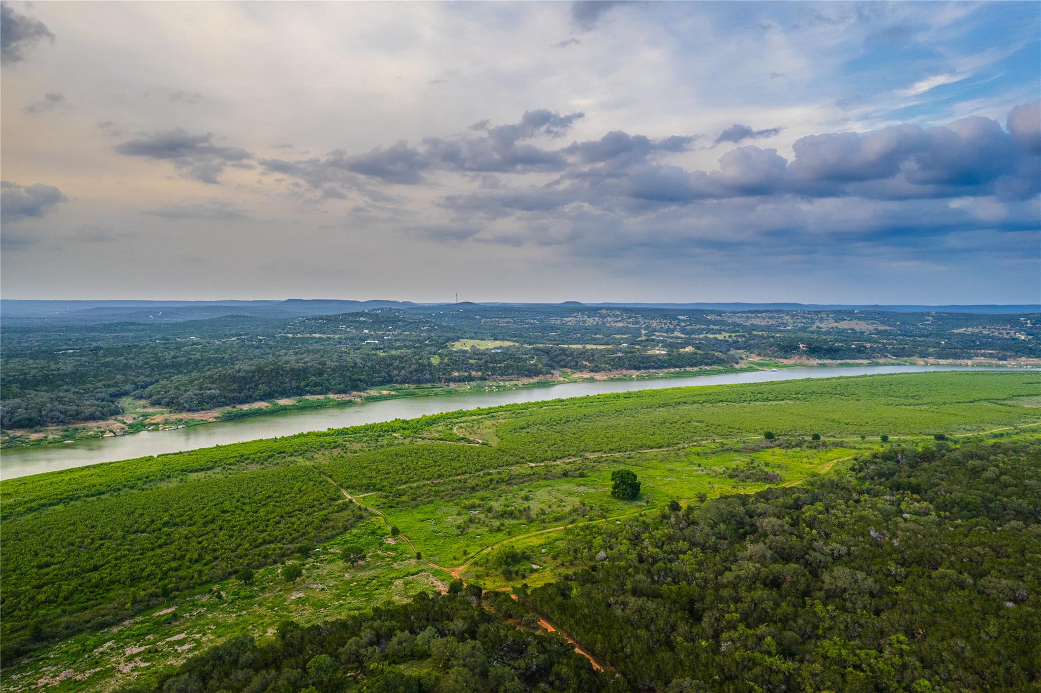 700 Wesley Ridge Dr, Spicewood, TX 78669