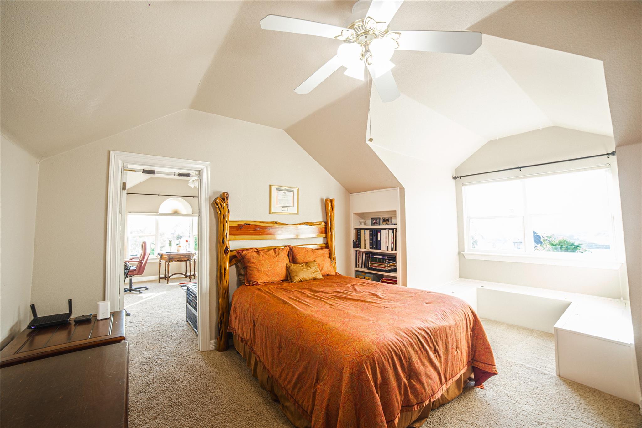 700 Wesley Ridge Dr, Spicewood, TX 78669