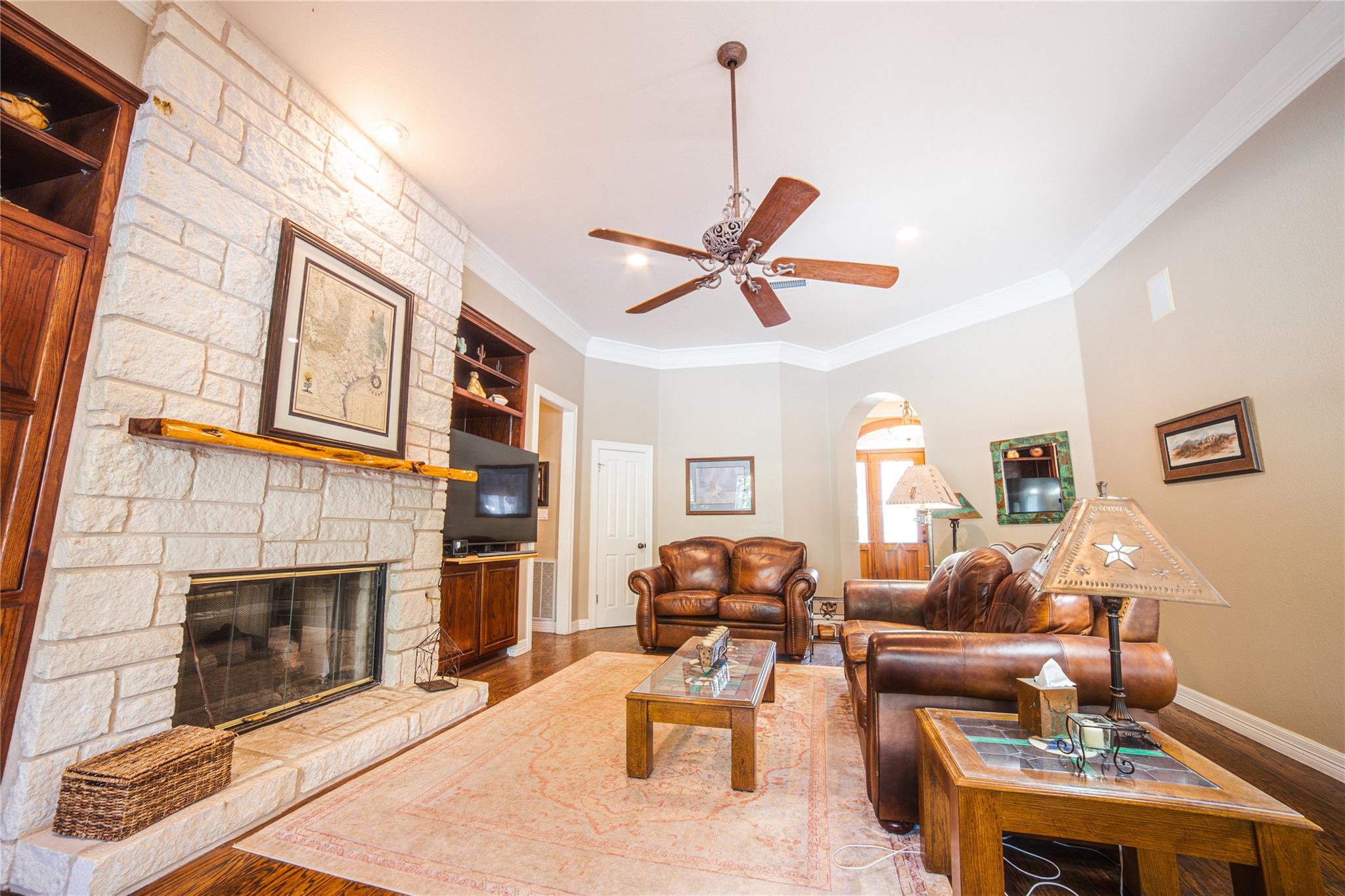 700 Wesley Ridge Dr, Spicewood, TX 78669