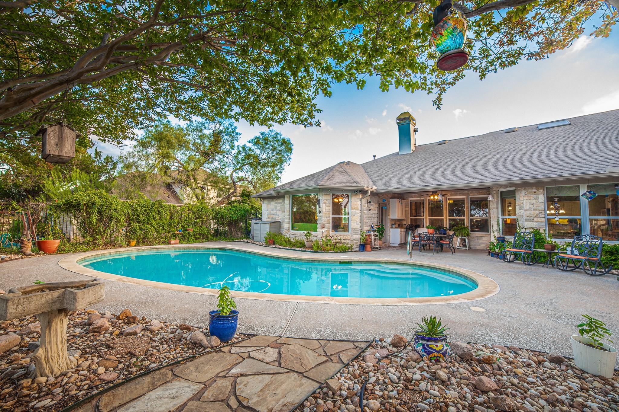 700 Wesley Ridge Dr, Spicewood, TX 78669