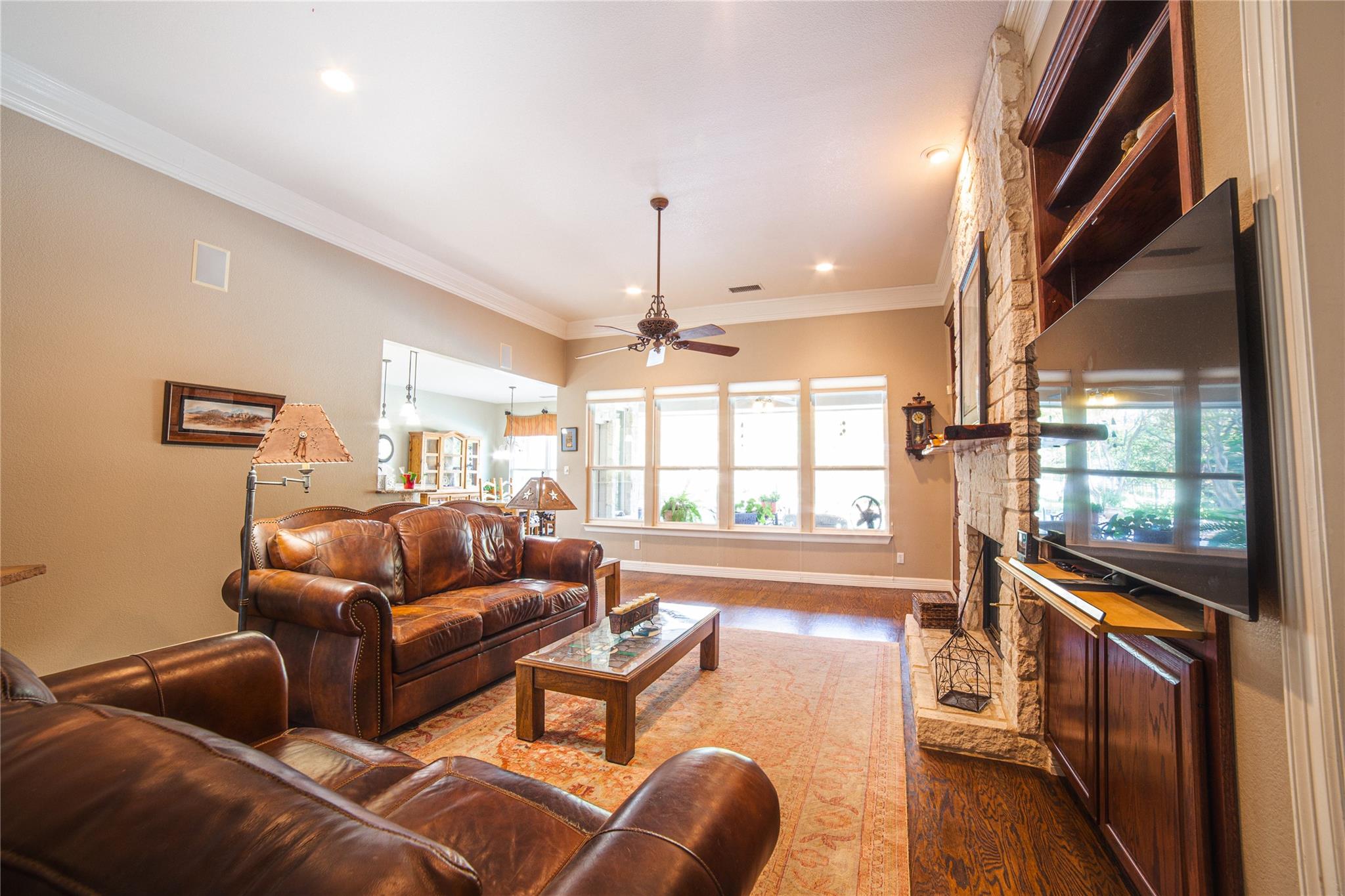 700 Wesley Ridge Dr, Spicewood, TX 78669