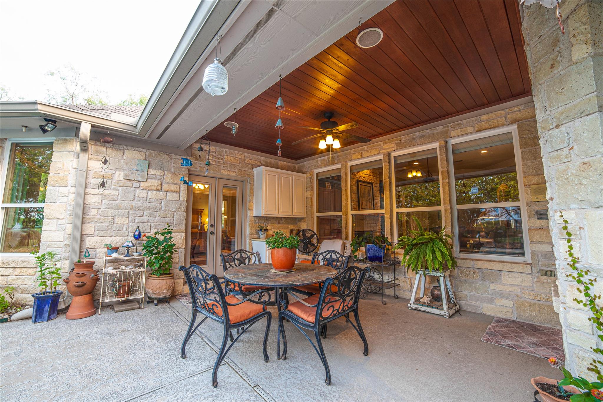 700 Wesley Ridge Dr, Spicewood, TX 78669