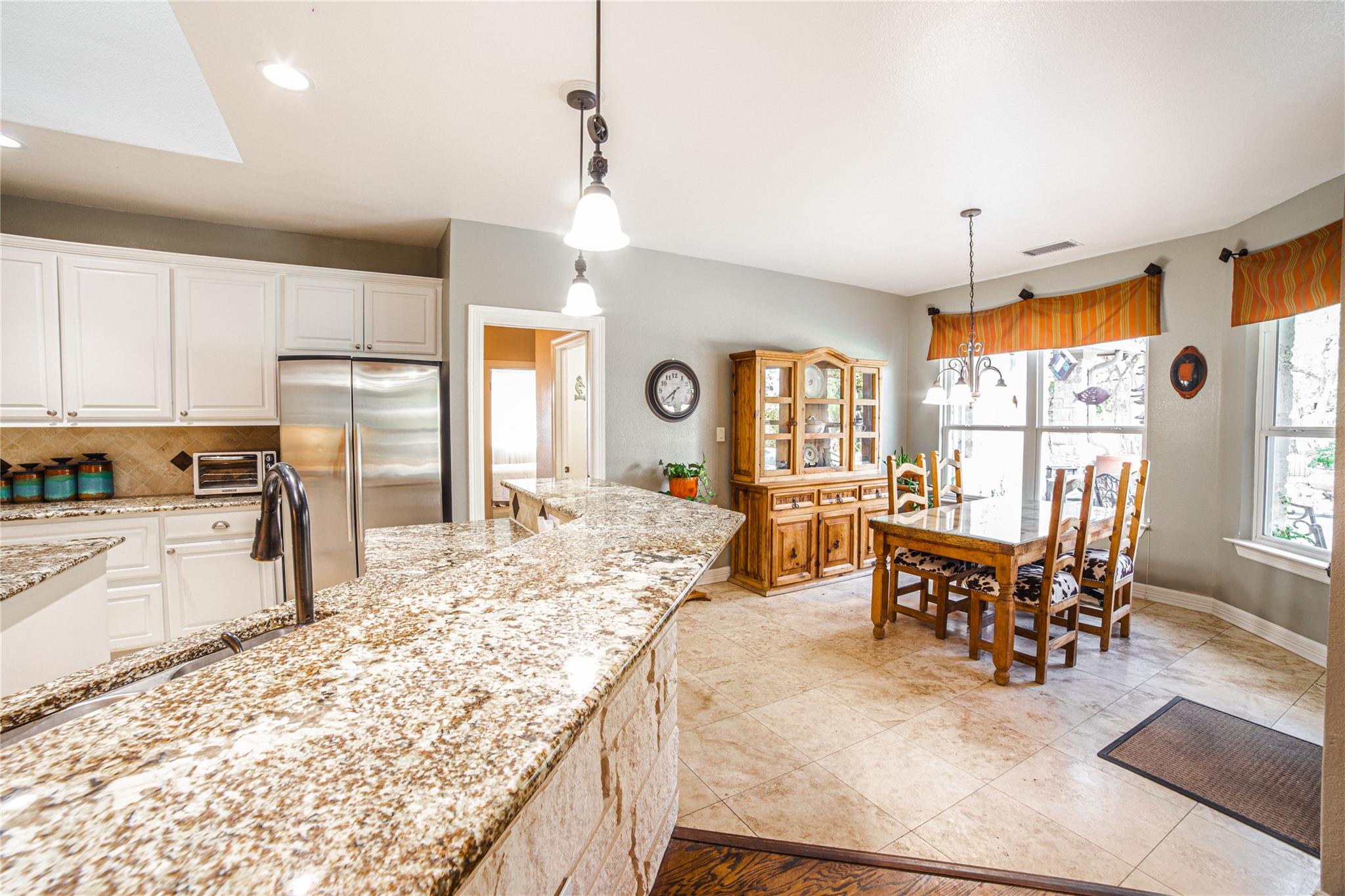 700 Wesley Ridge Dr, Spicewood, TX 78669