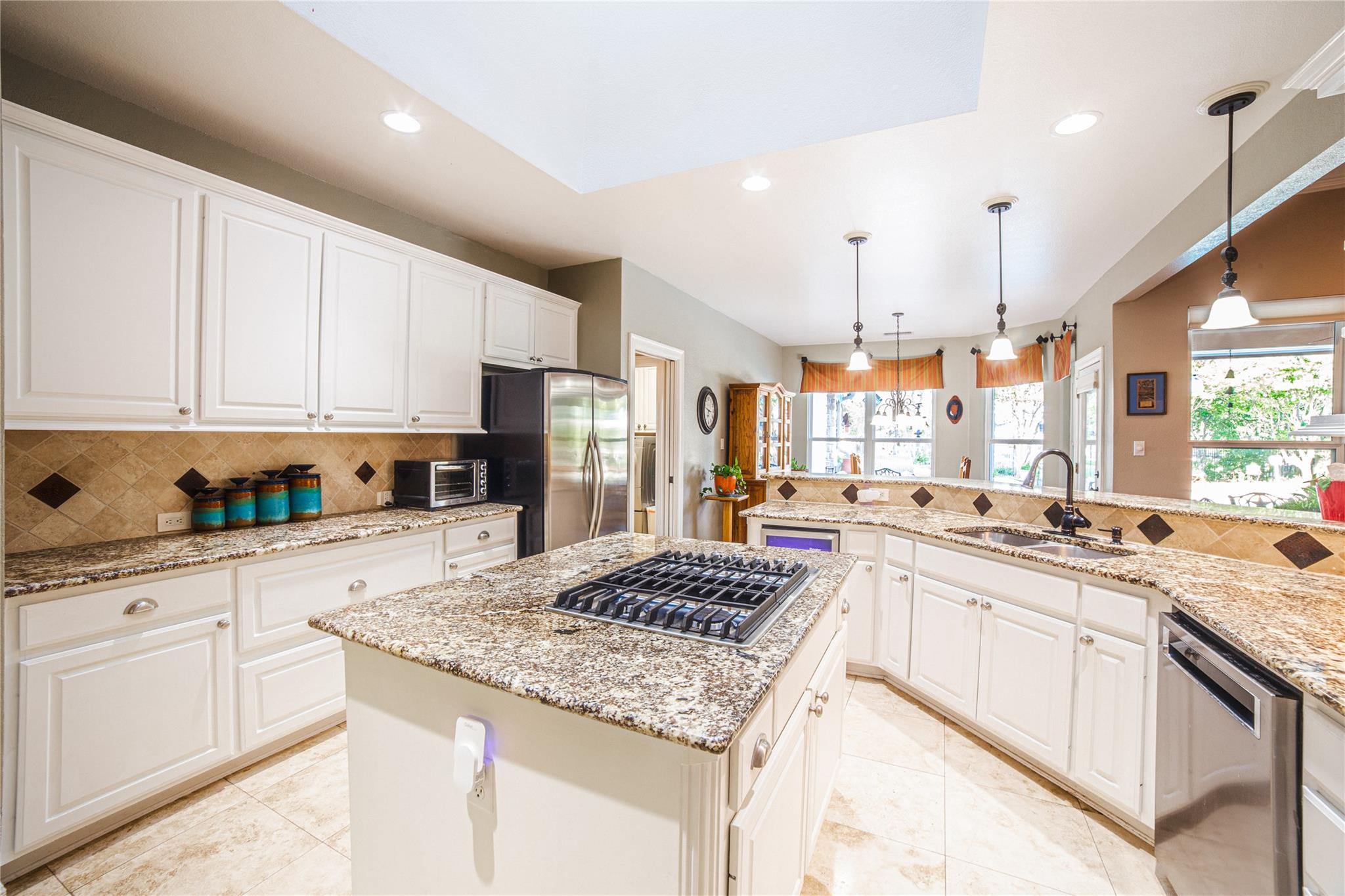 700 Wesley Ridge Dr, Spicewood, TX 78669