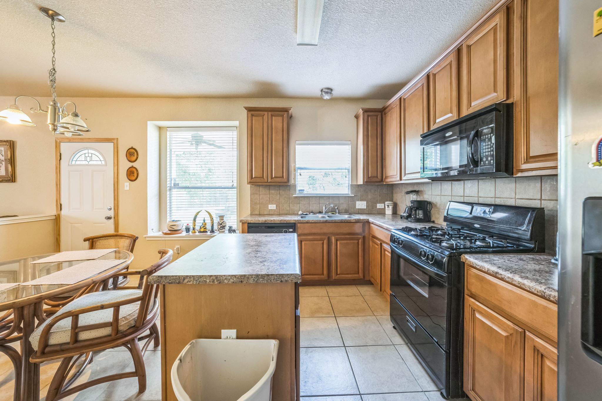 633 Sweet Leaf Ln, Pflugerville, TX 78660
