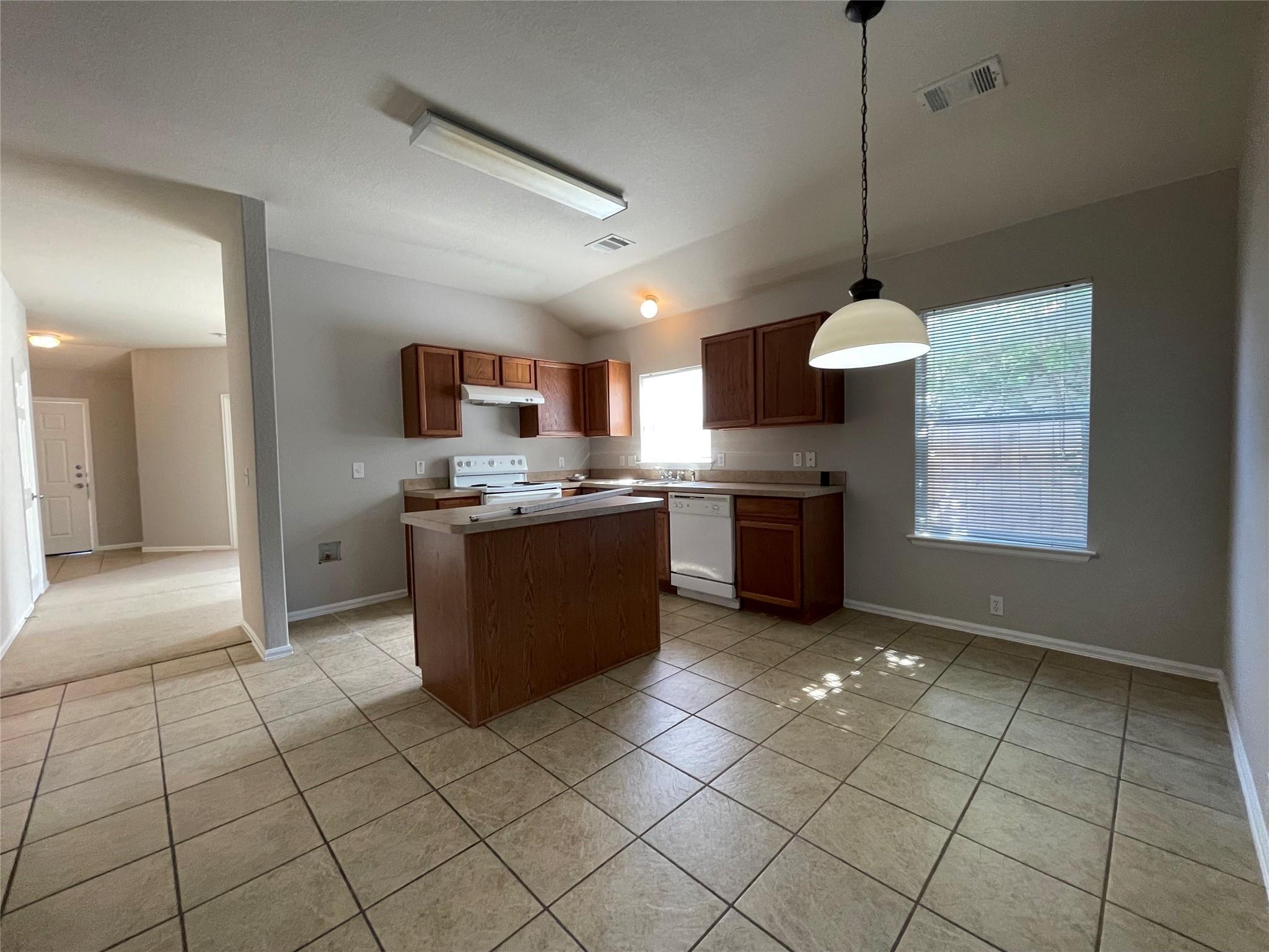 208 Spruce Dr, Kyle, TX 78640