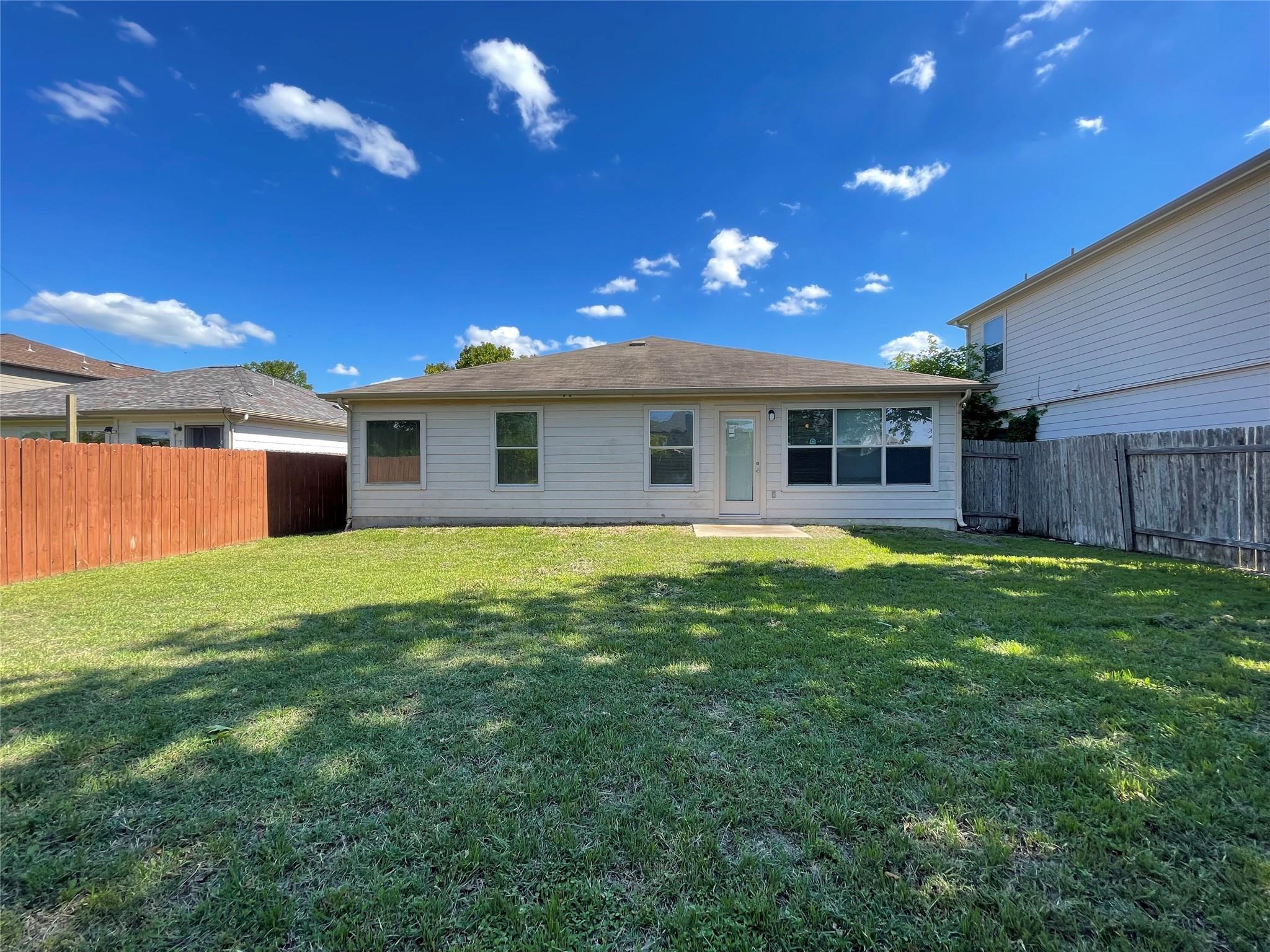 208 Spruce Dr, Kyle, TX 78640