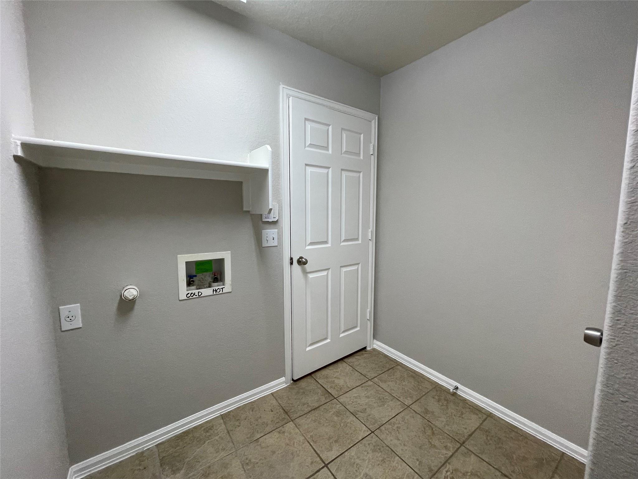 208 Spruce Dr, Kyle, TX 78640