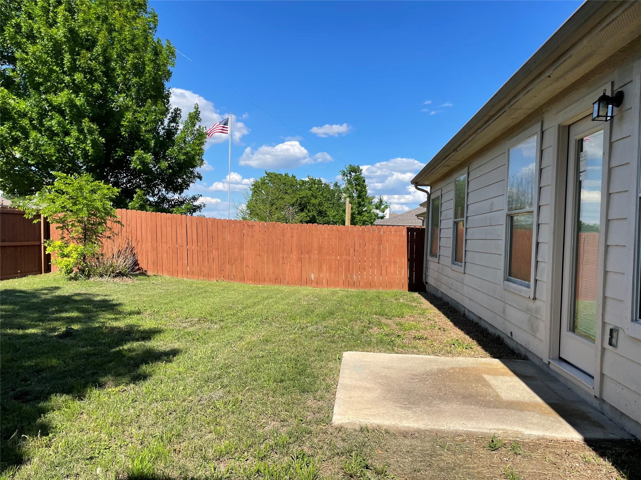208 Spruce Dr, Kyle, TX 78640