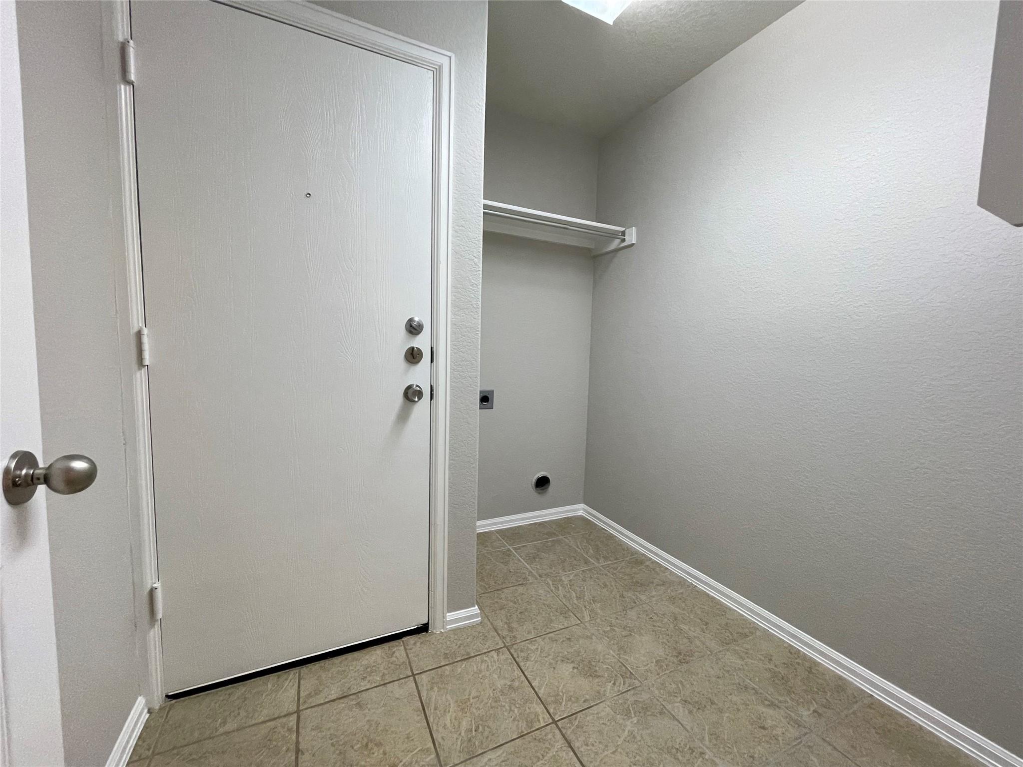 208 Spruce Dr, Kyle, TX 78640